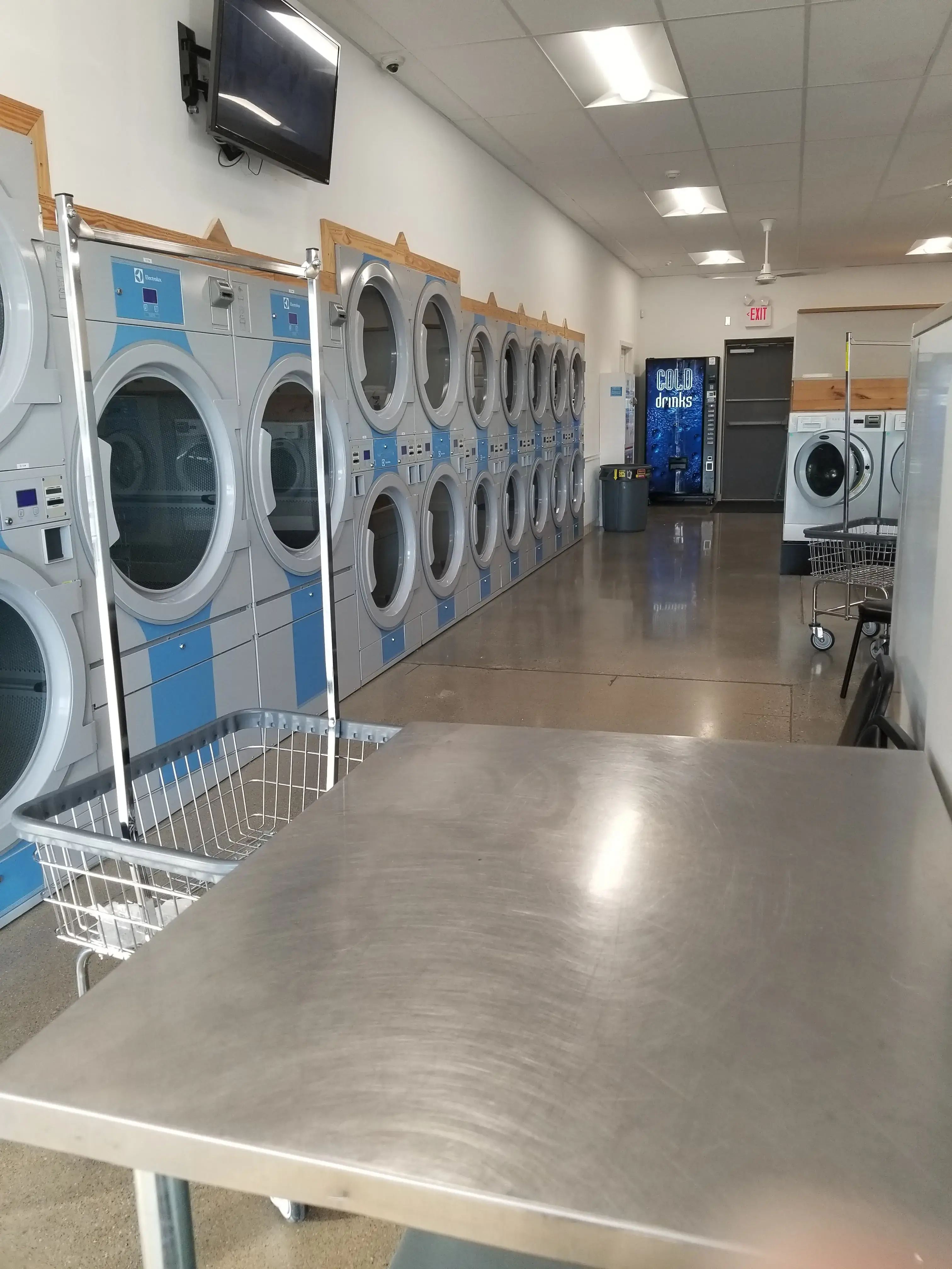 Royal Laundromat thumbnail 5