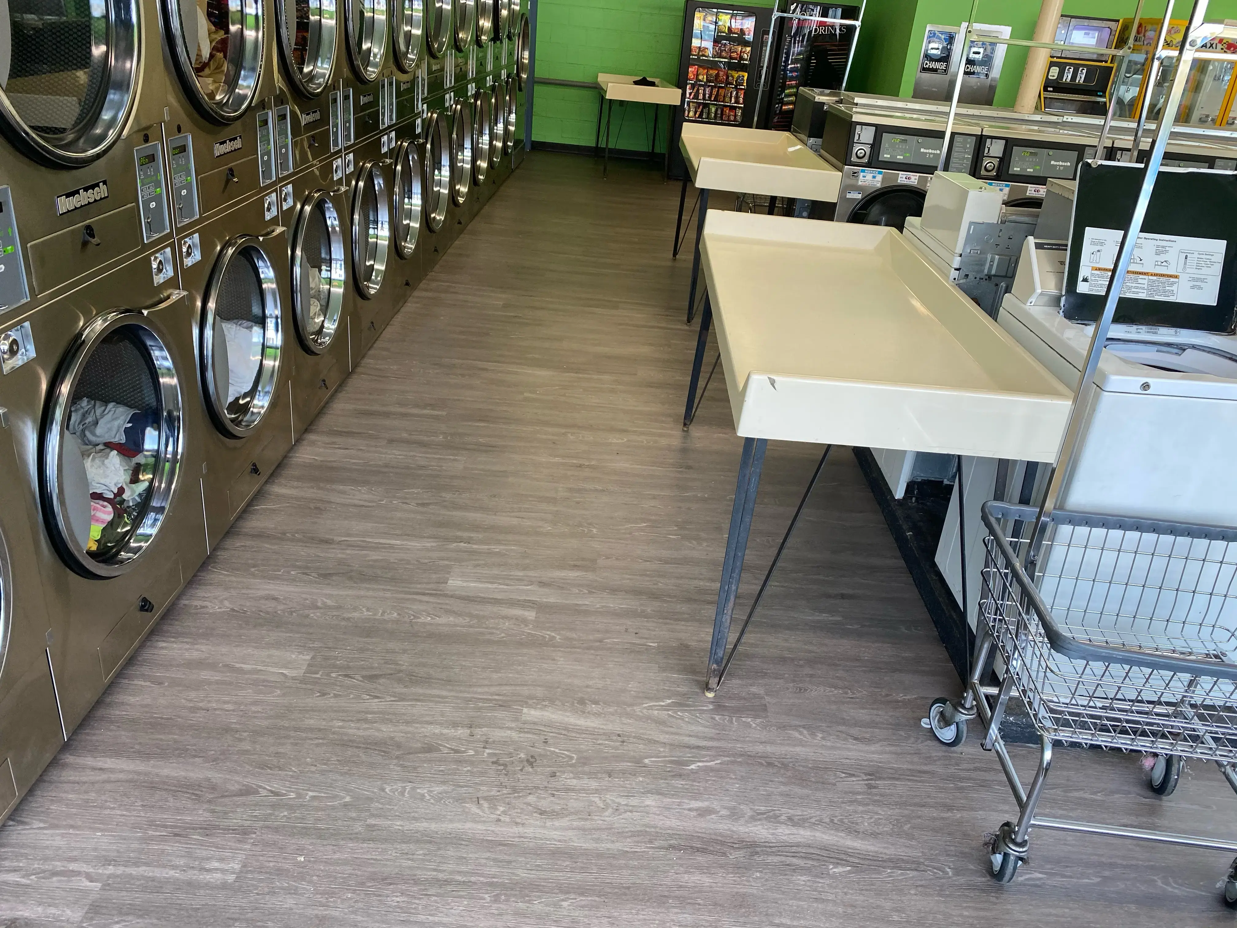 Royal Laundromat thumbnail 9