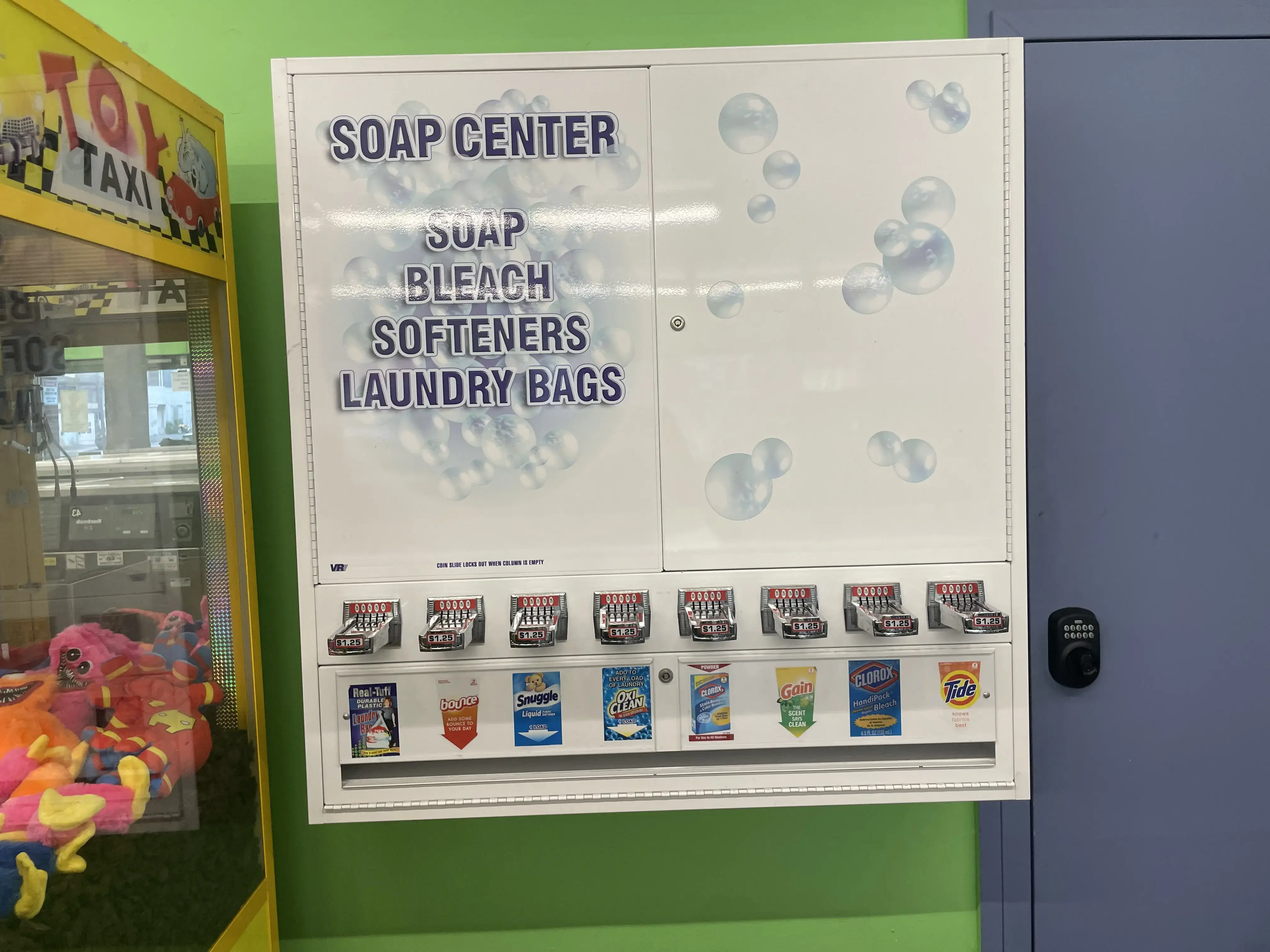 Royal Laundromat thumbnail 17