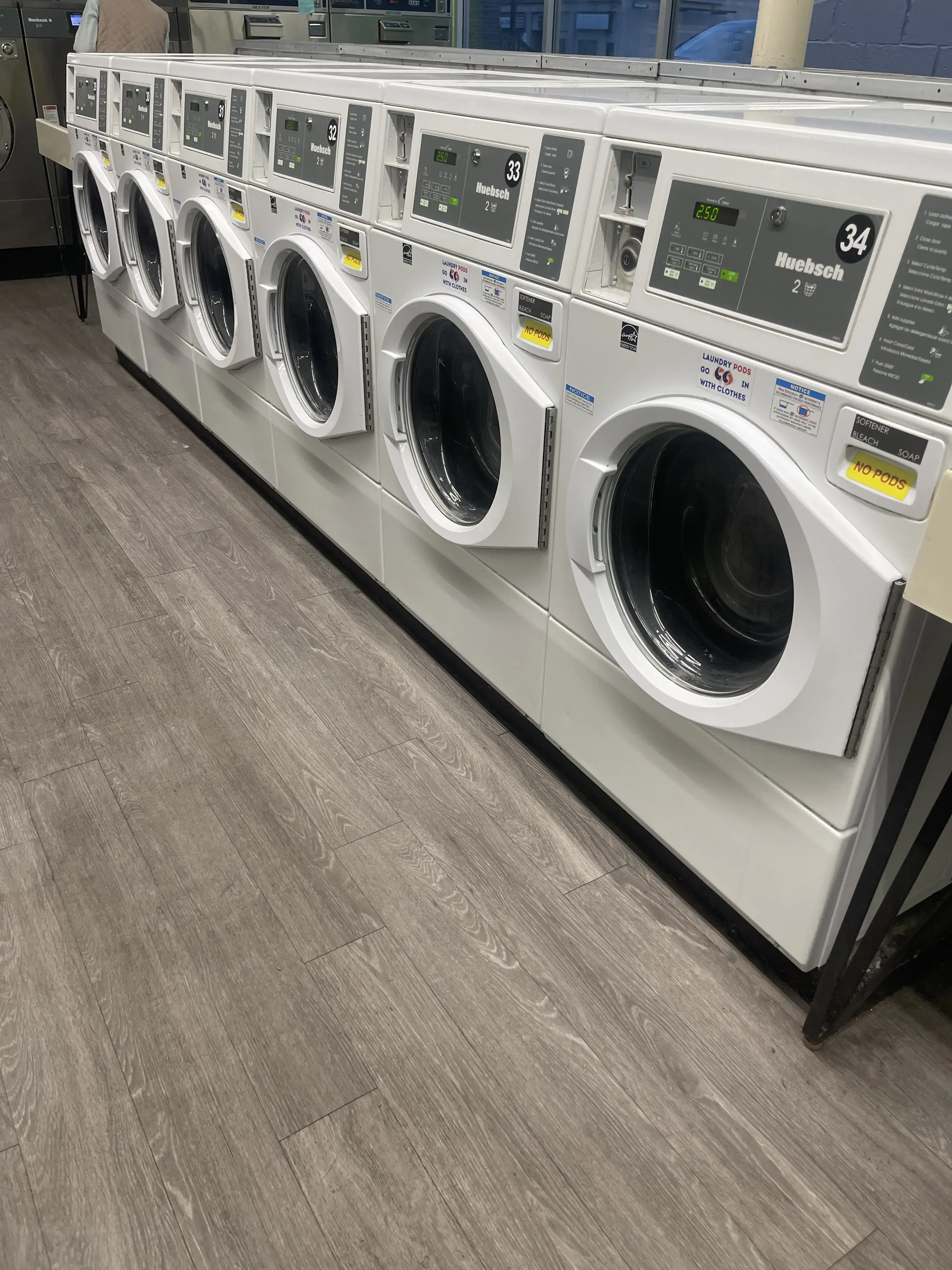 Royal Laundromat thumbnail 10