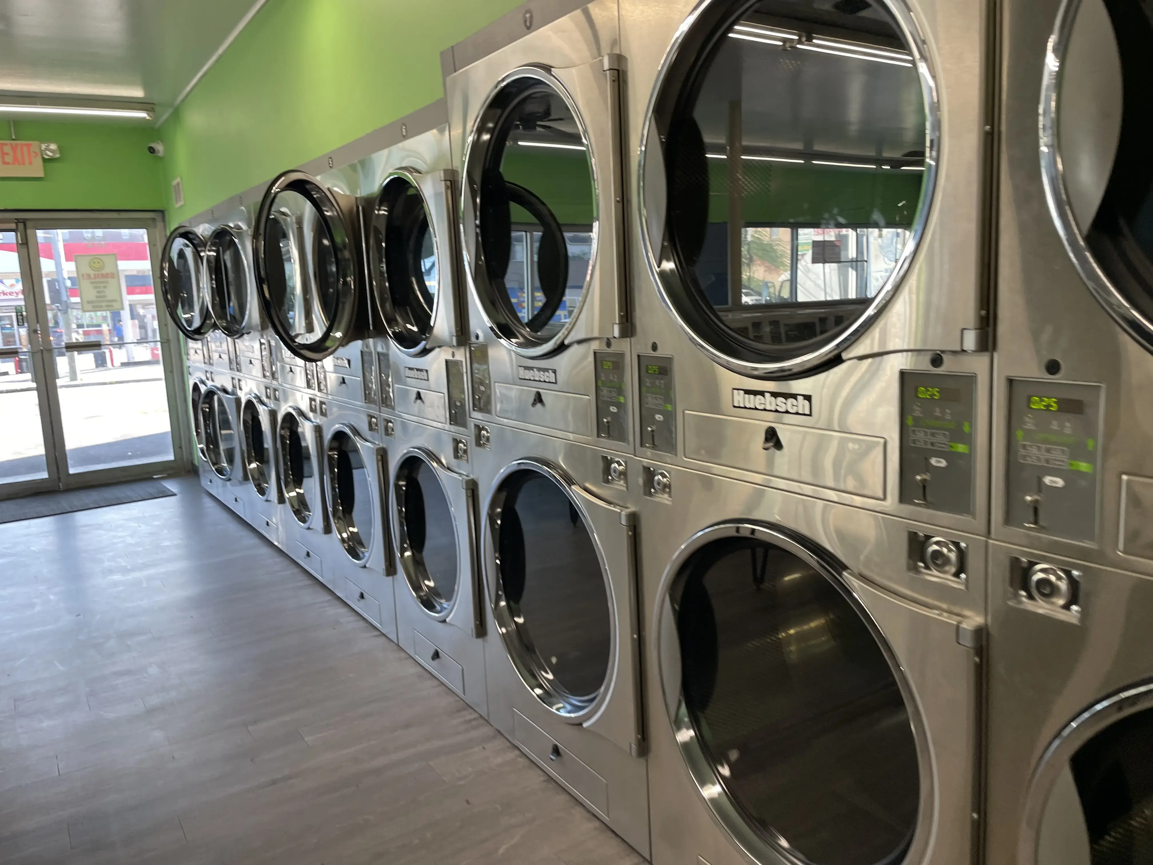 Royal Laundromat - Image 6