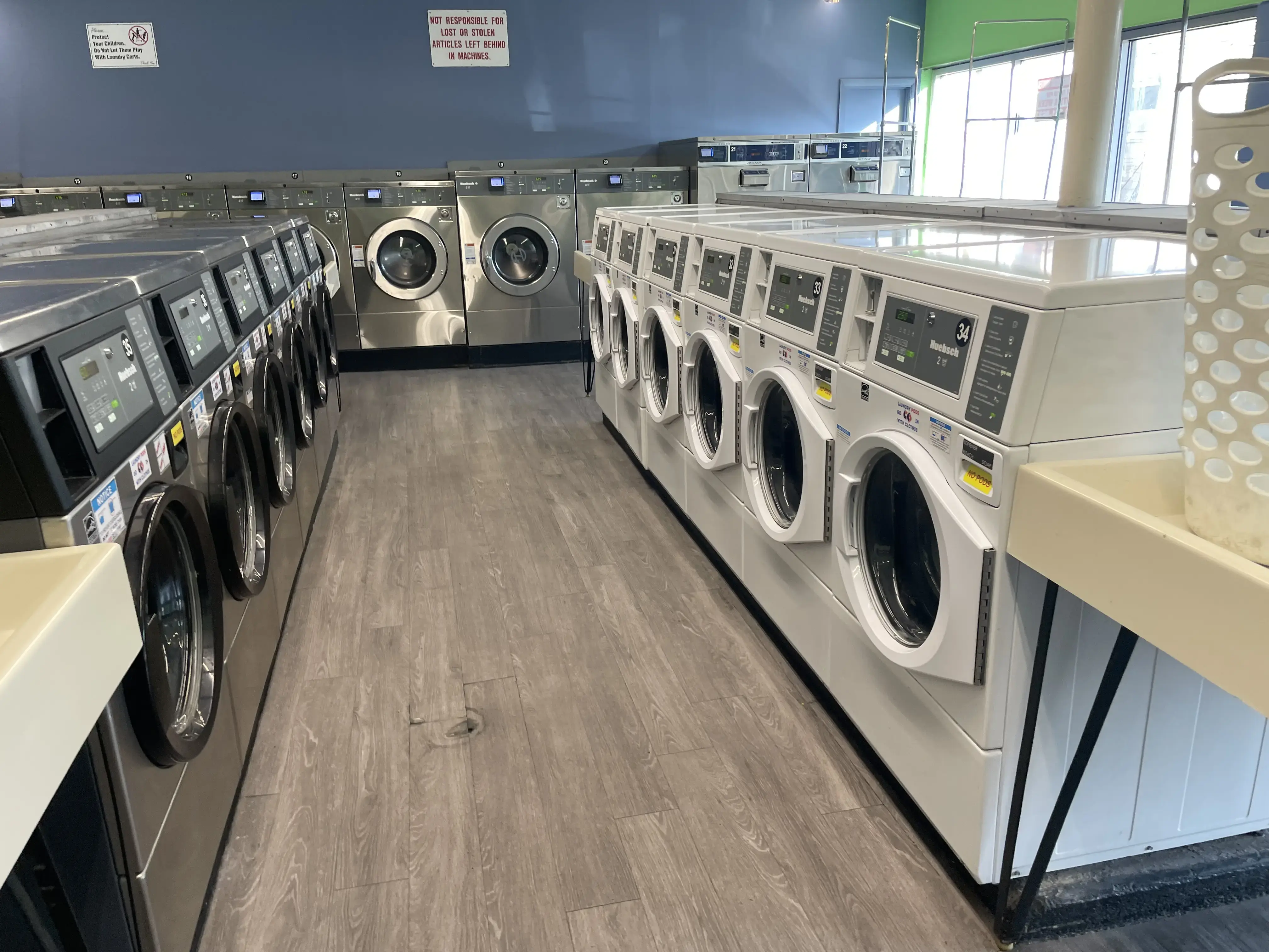 Royal Laundromat thumbnail 3