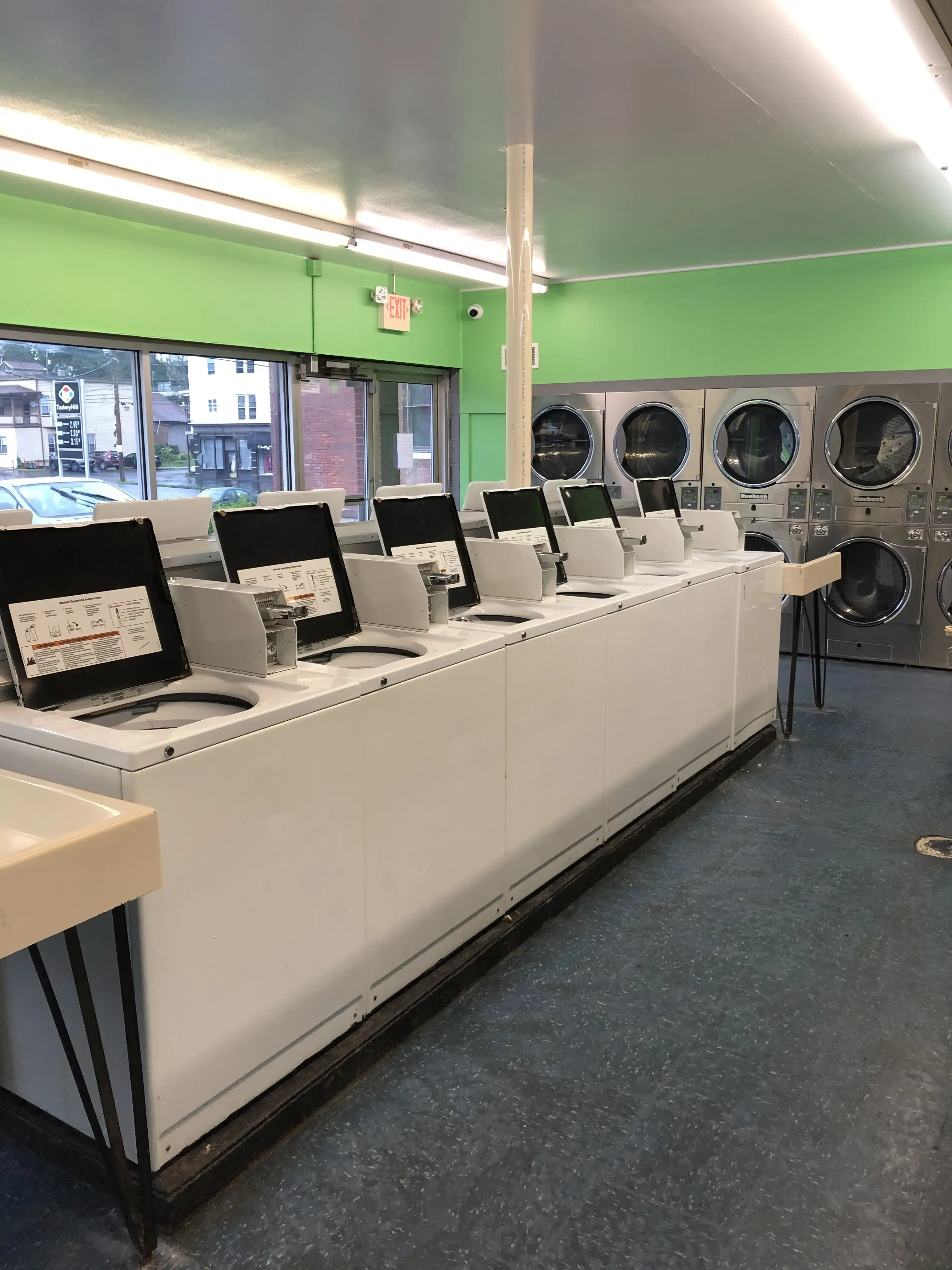 Royal Laundromat thumbnail 8