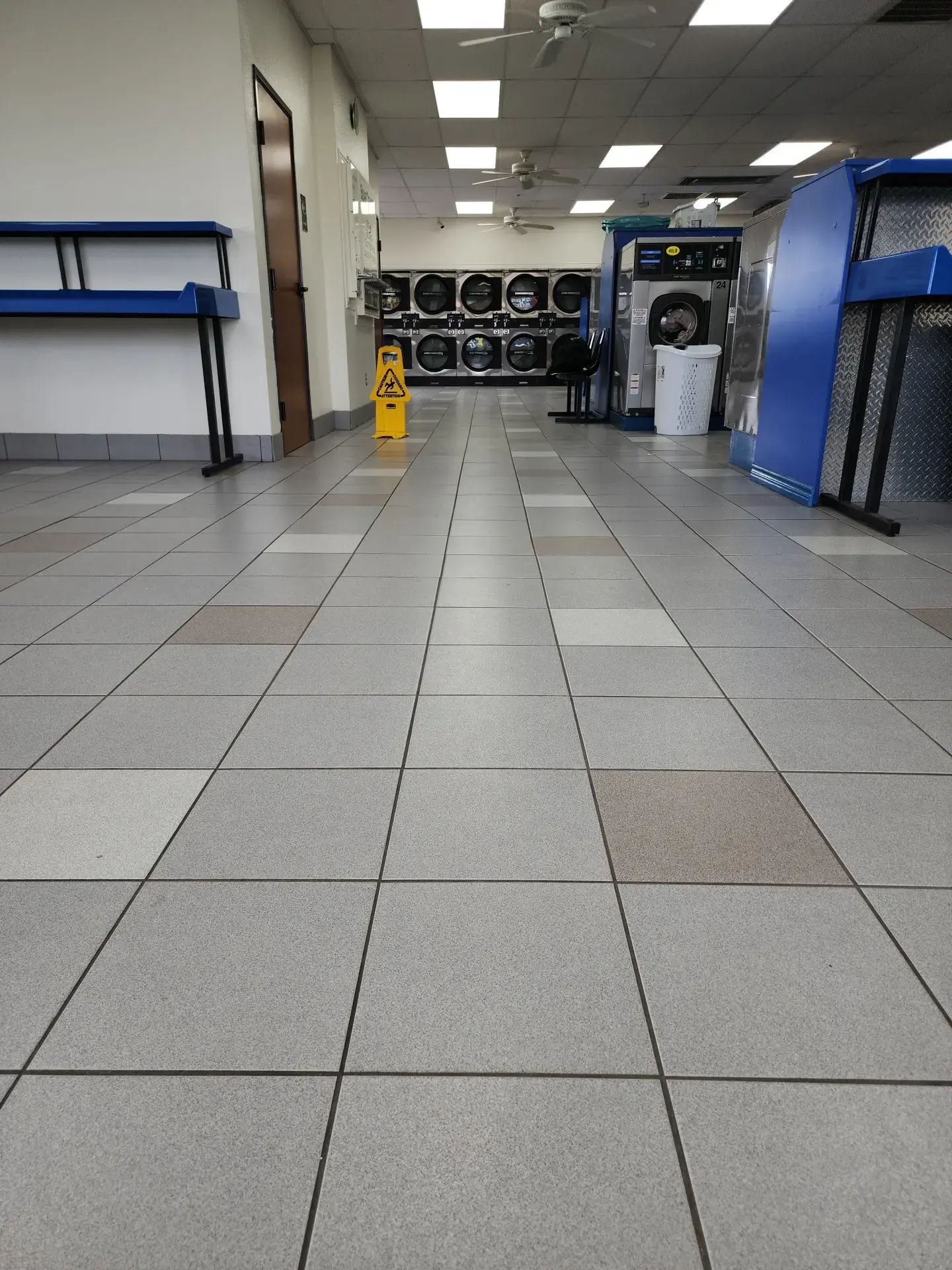 Roy's Wash-N-Dry - Image 6