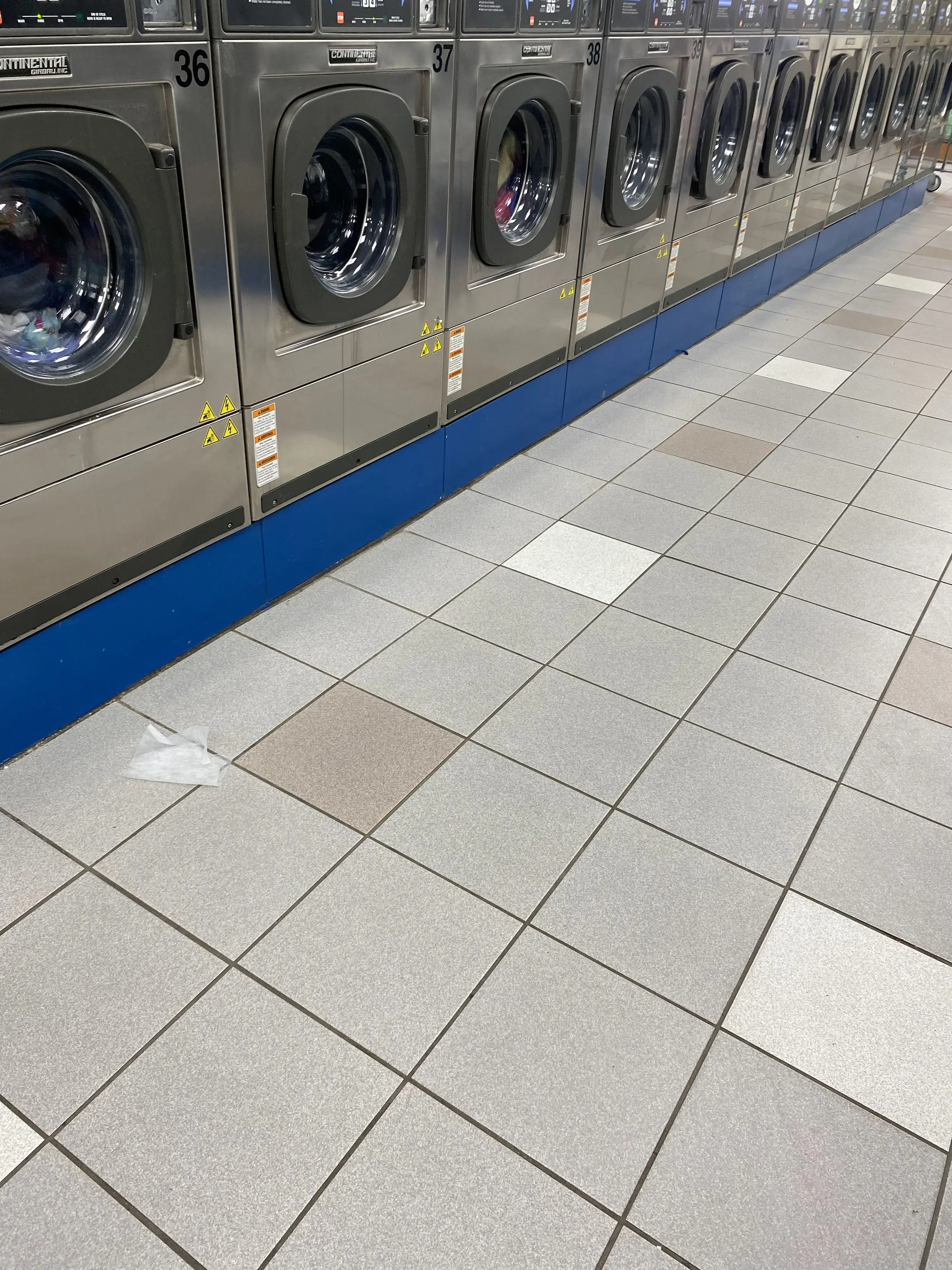 Roy's Wash-N-Dry - Image 12