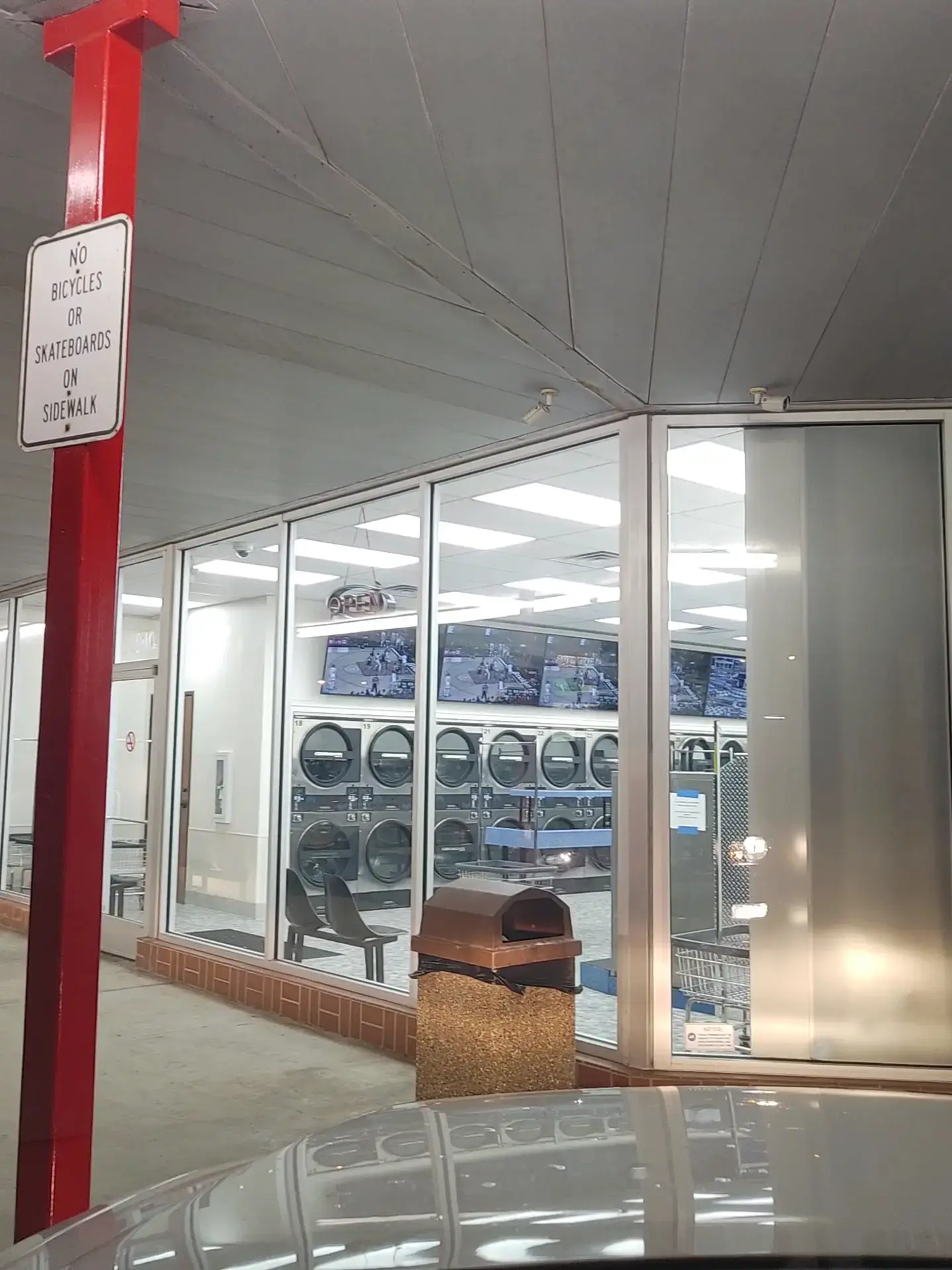 Roy's Wash-N-Dry thumbnail 14