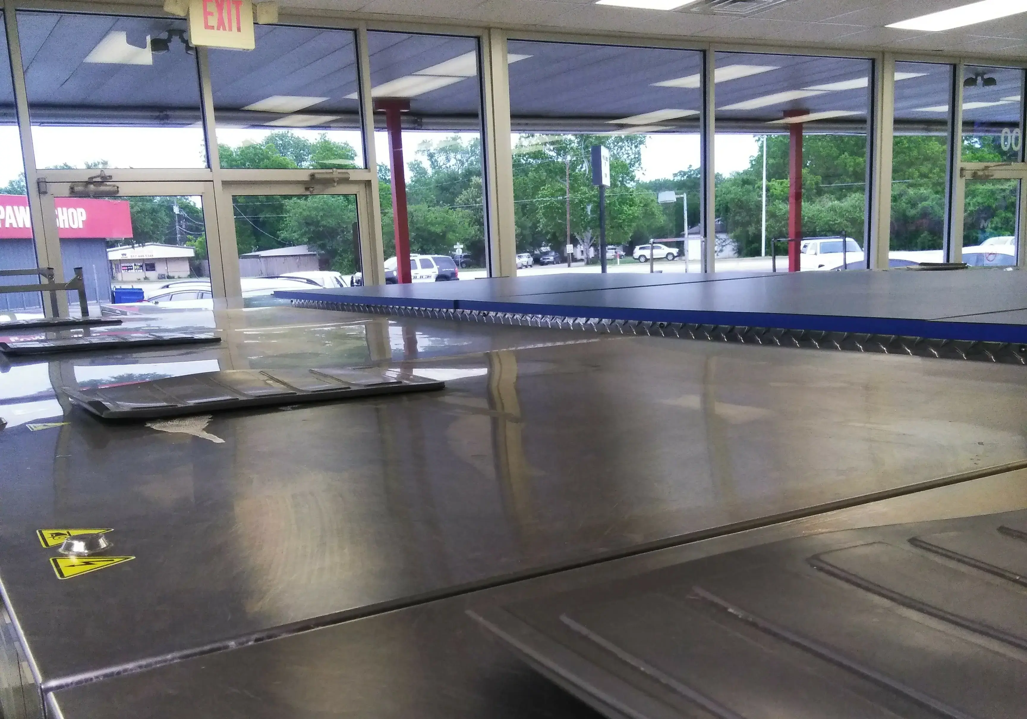 Roy's Wash-N-Dry - Image 9