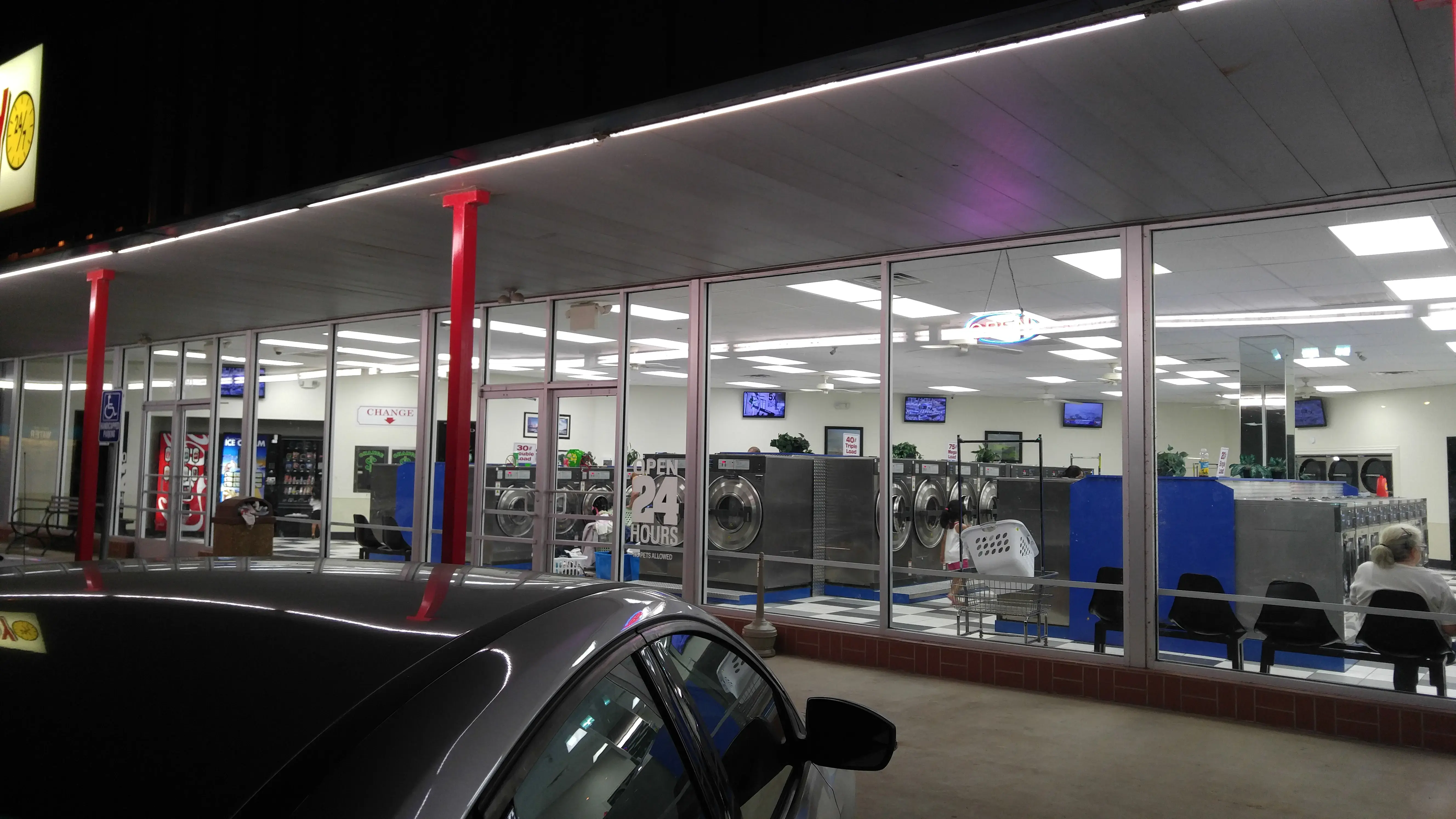 Roy's Wash-N-Dry thumbnail 5