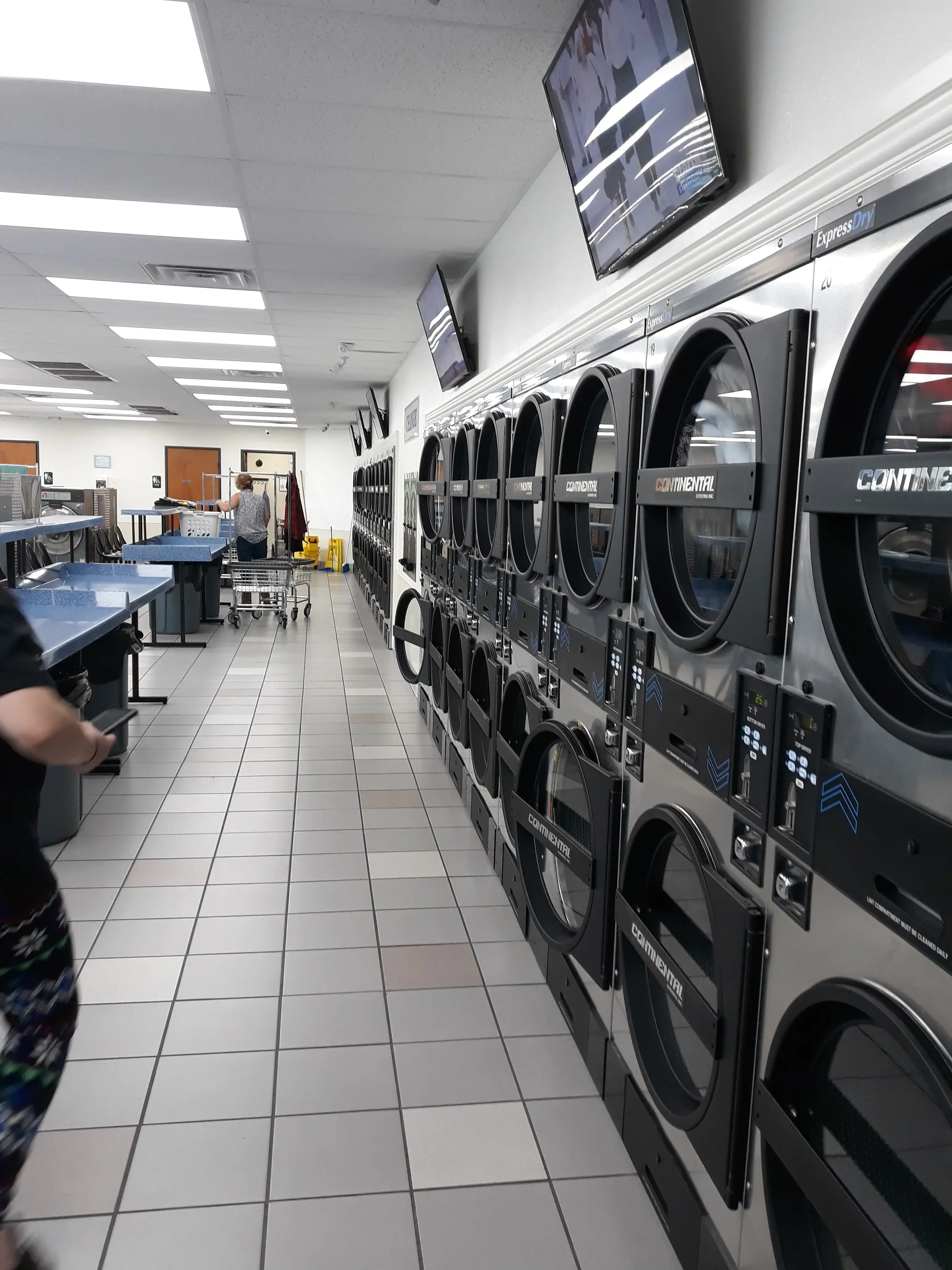 Roy's Wash N Dry - Image 20