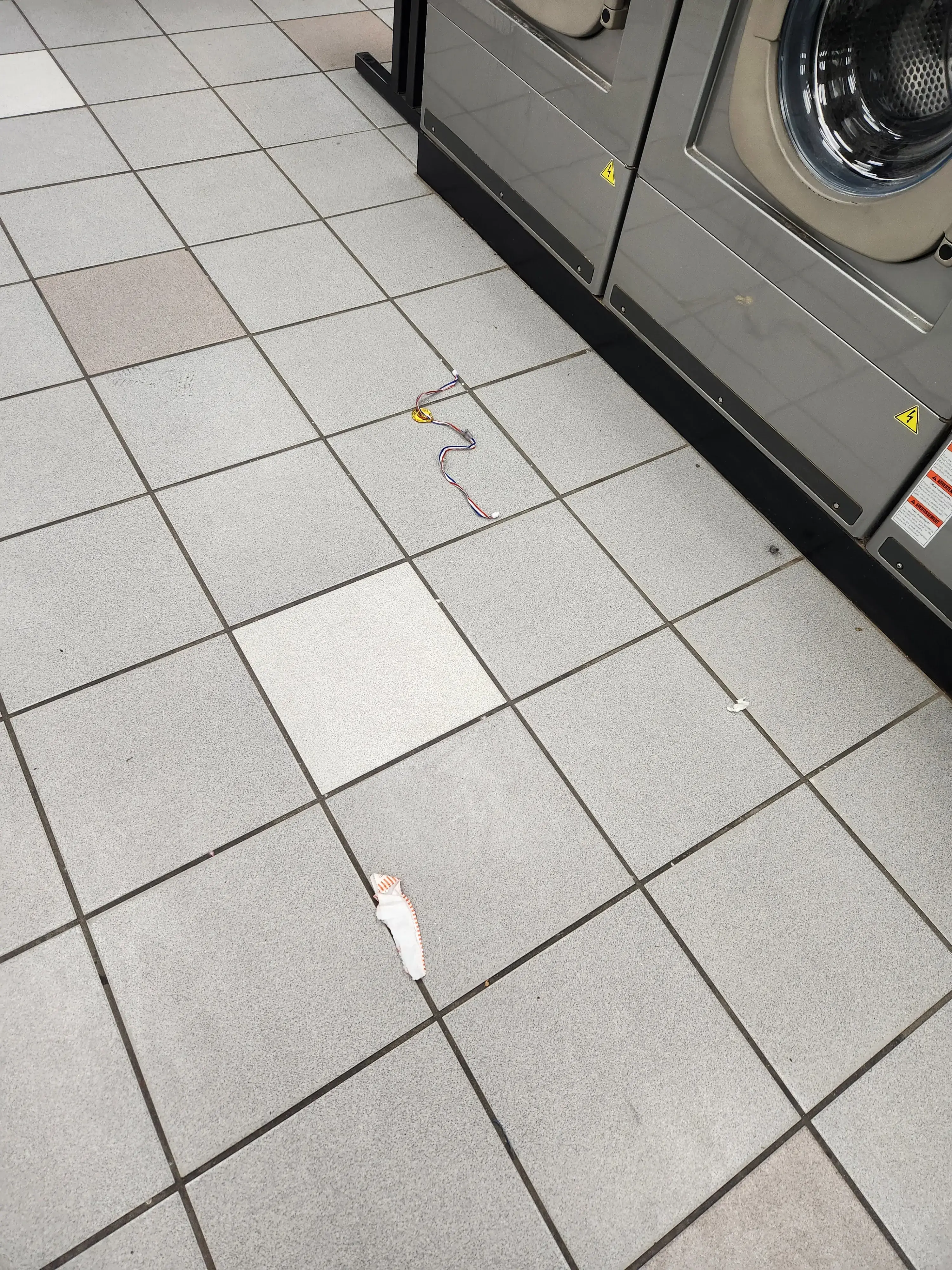 Roy's Wash-N-Dry - Image 10