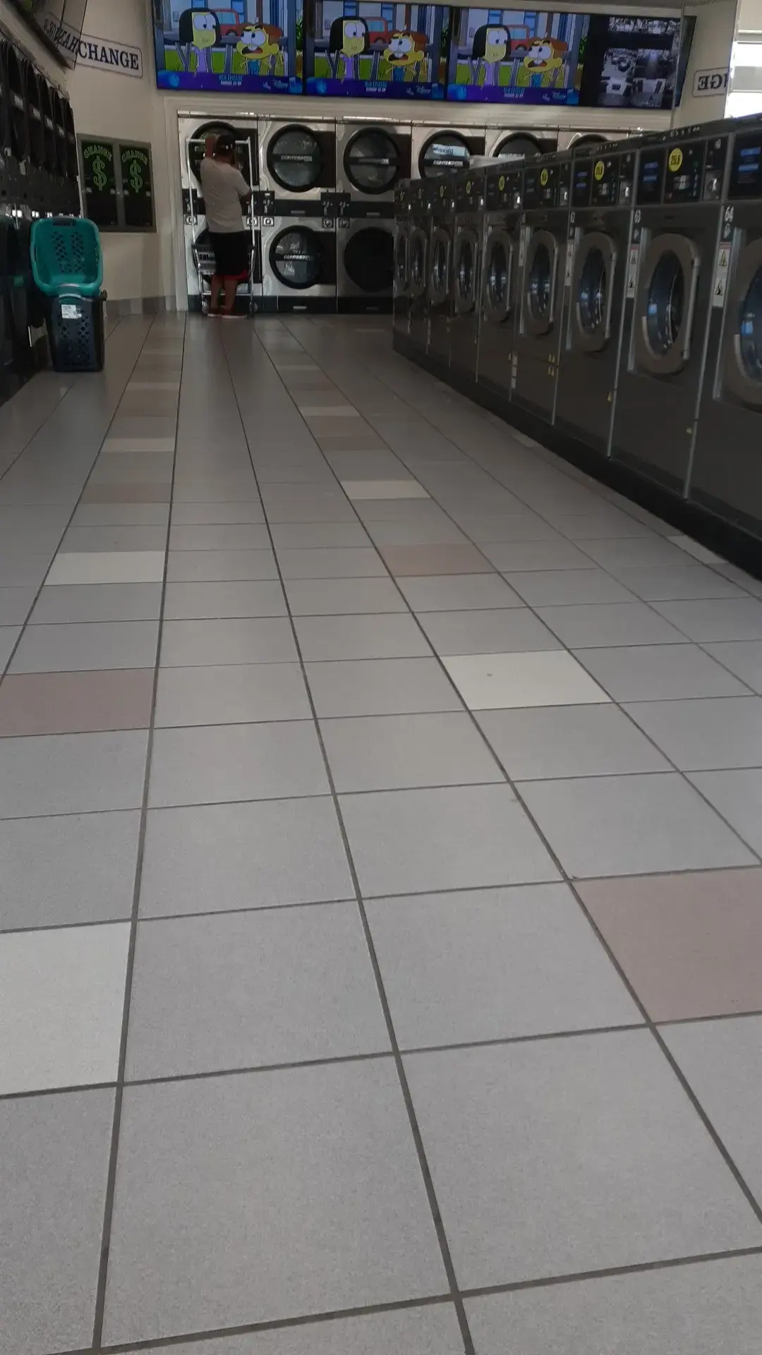 Roy's Wash-N-Dry - Image 17