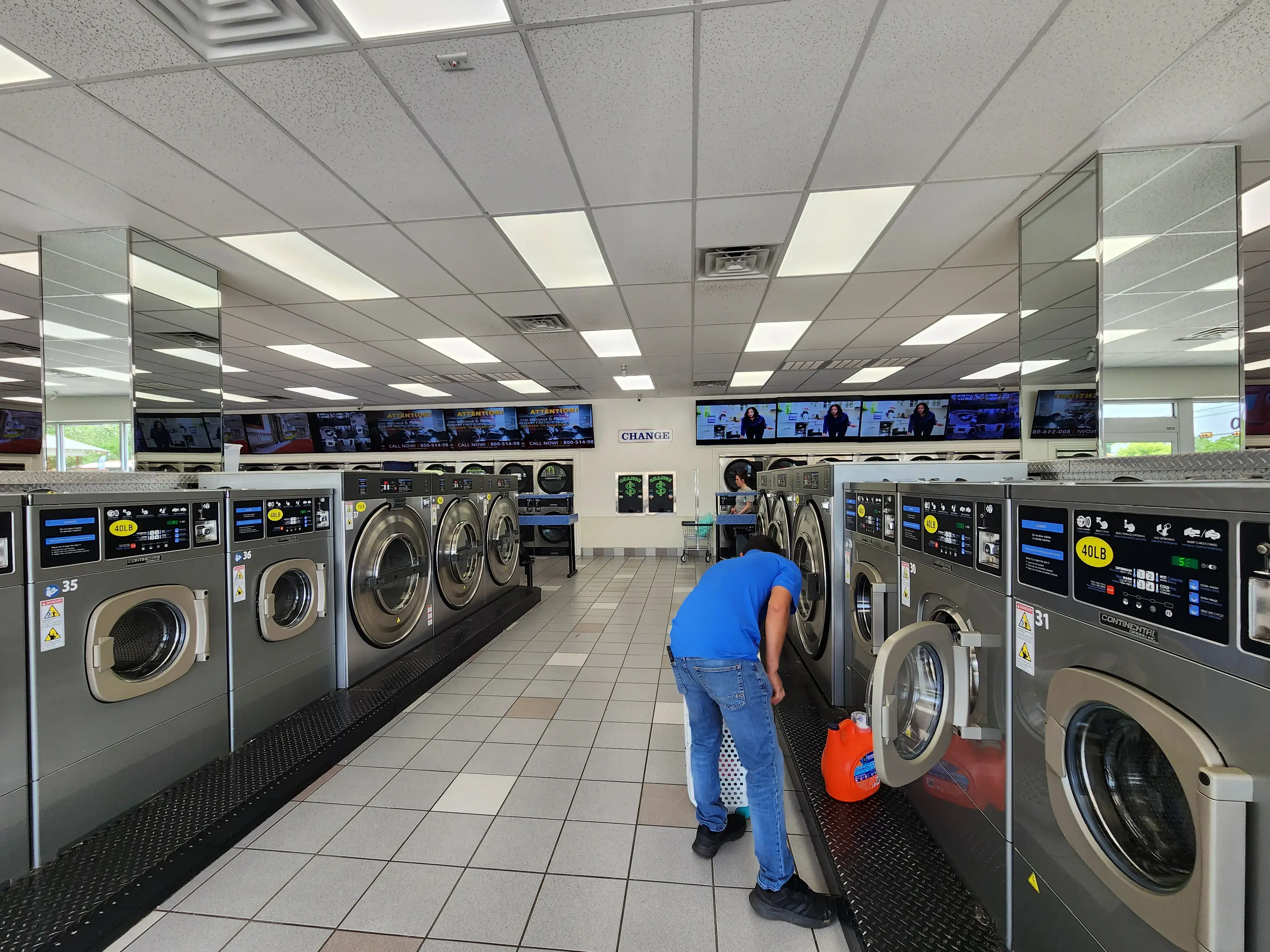 Roy's Wash-N-Dry - Image 1