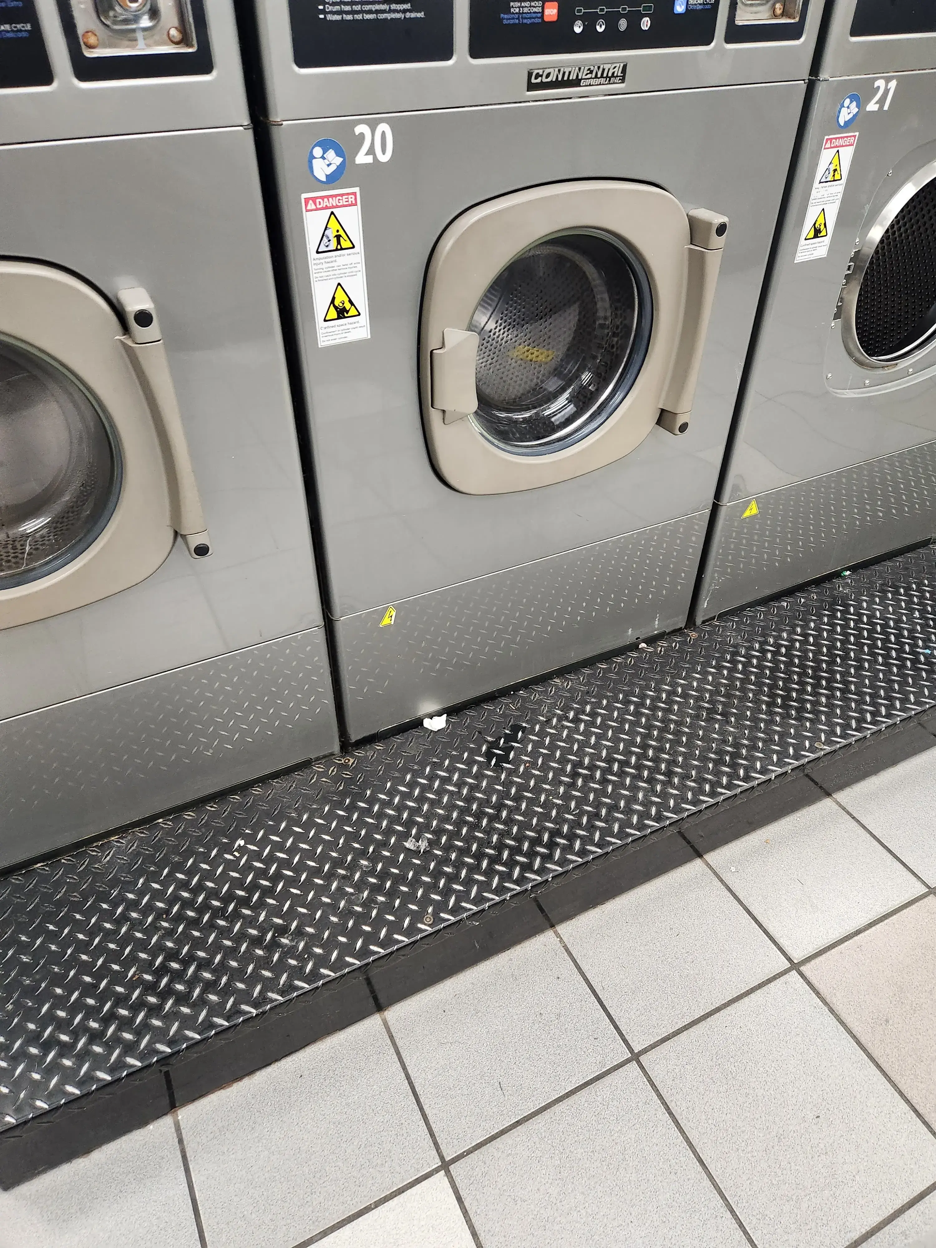 Roy's Wash-N-Dry - Image 3