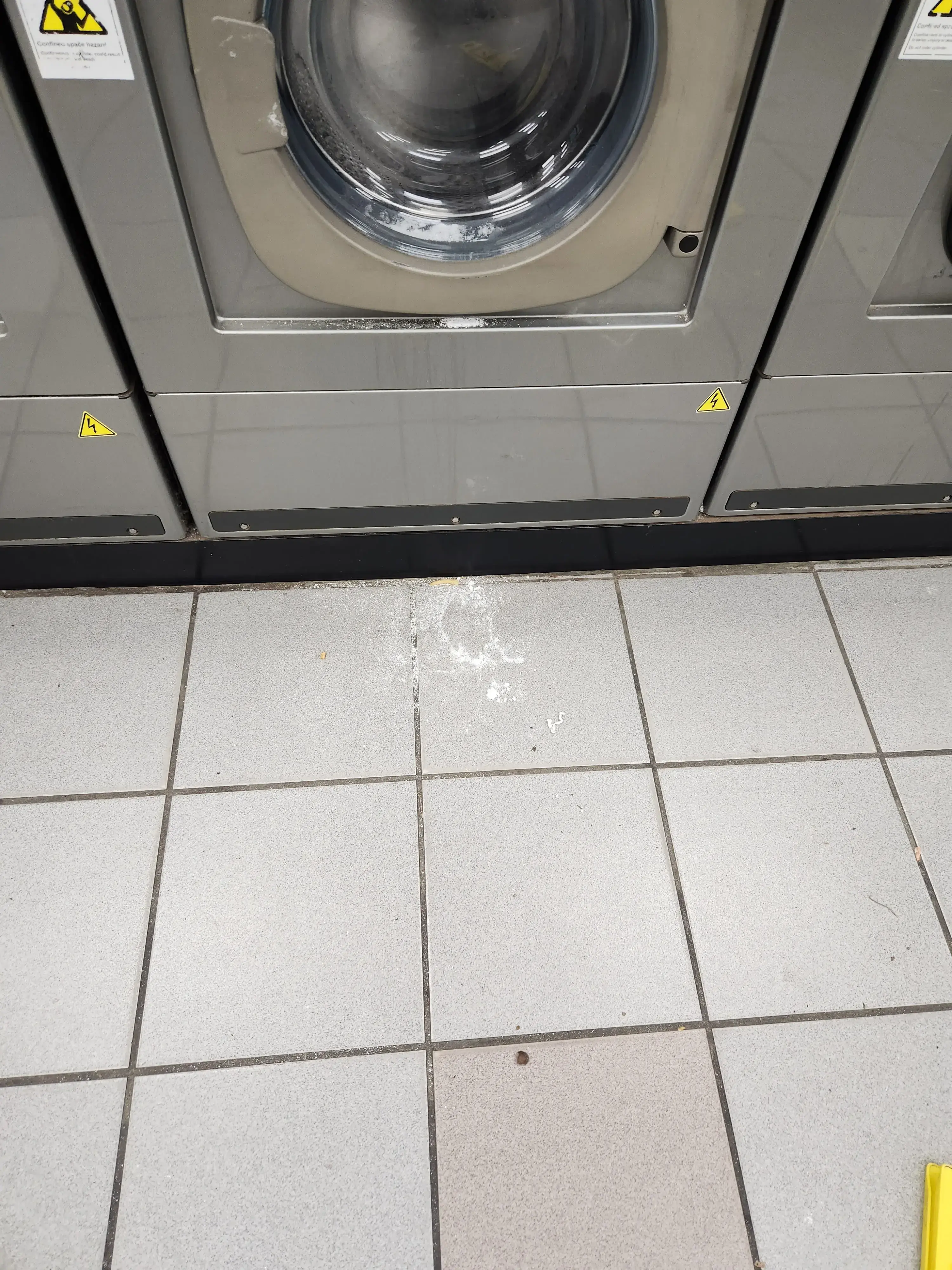 Roy's Wash-N-Dry - Image 12