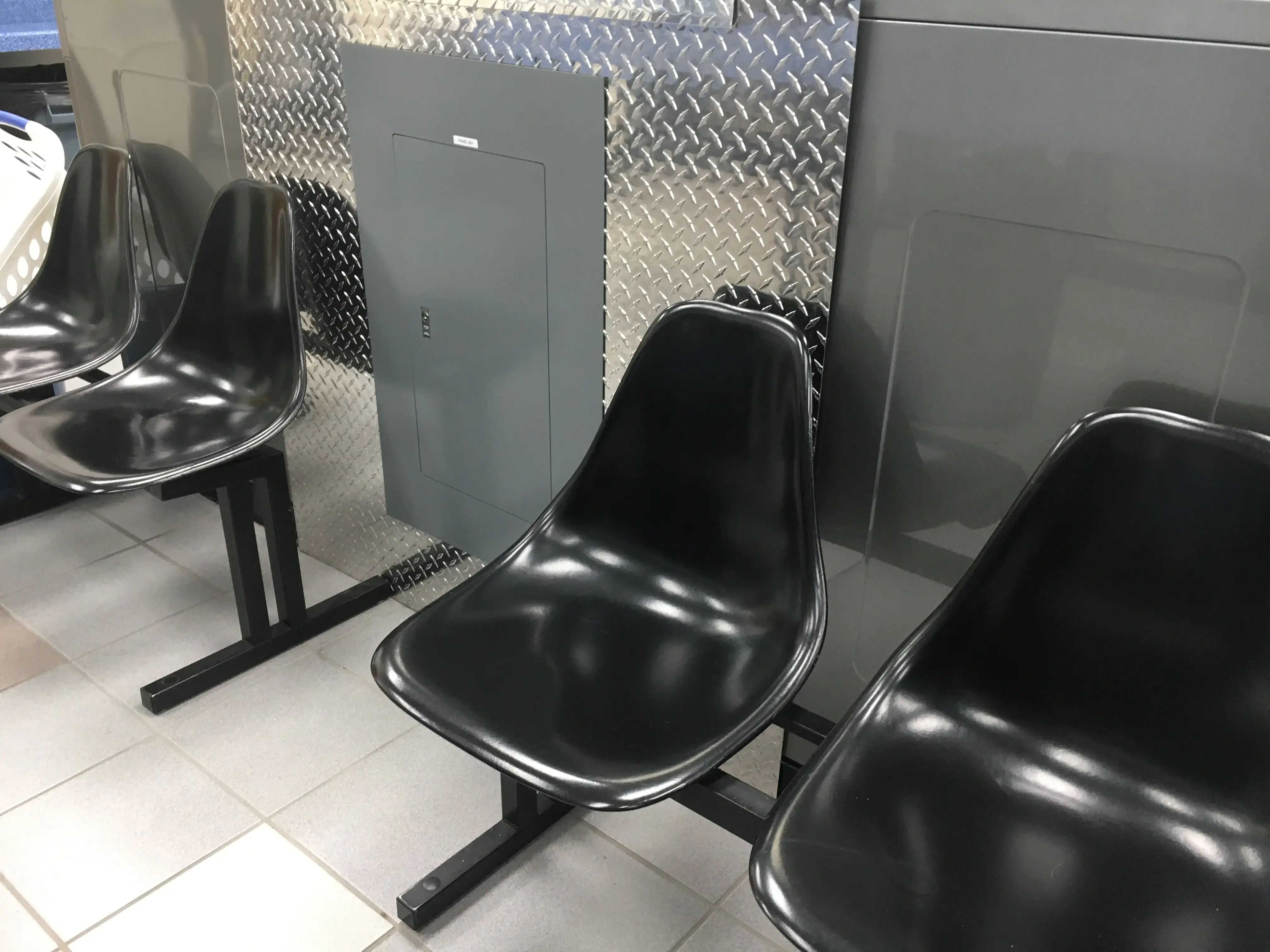 Roy's Wash-N-Dry - Image 19