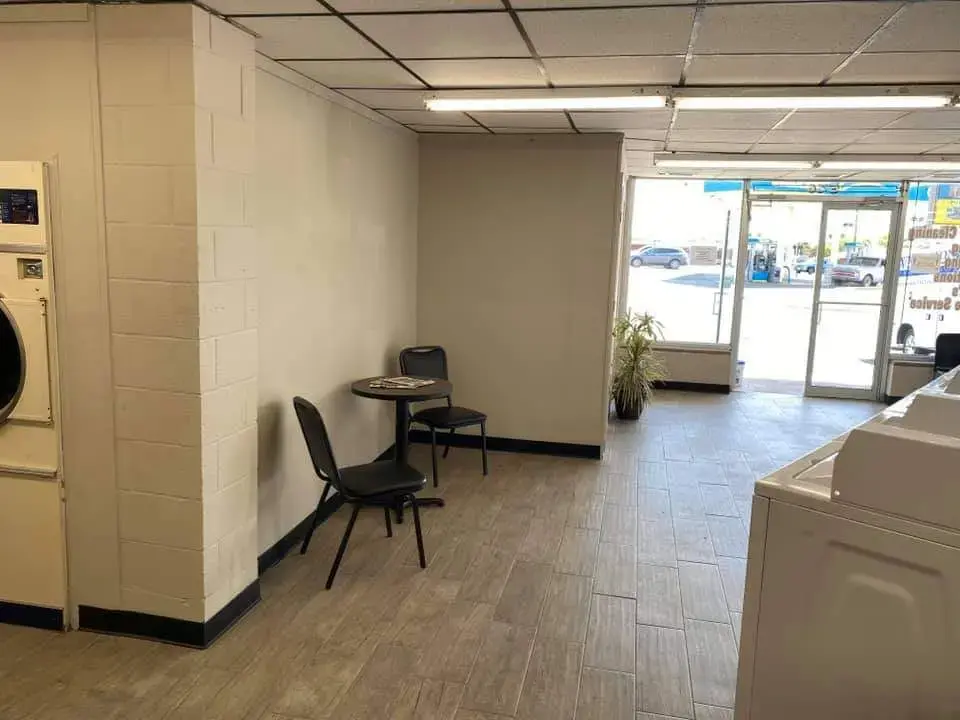 Rusty tub laundromat - Image 2