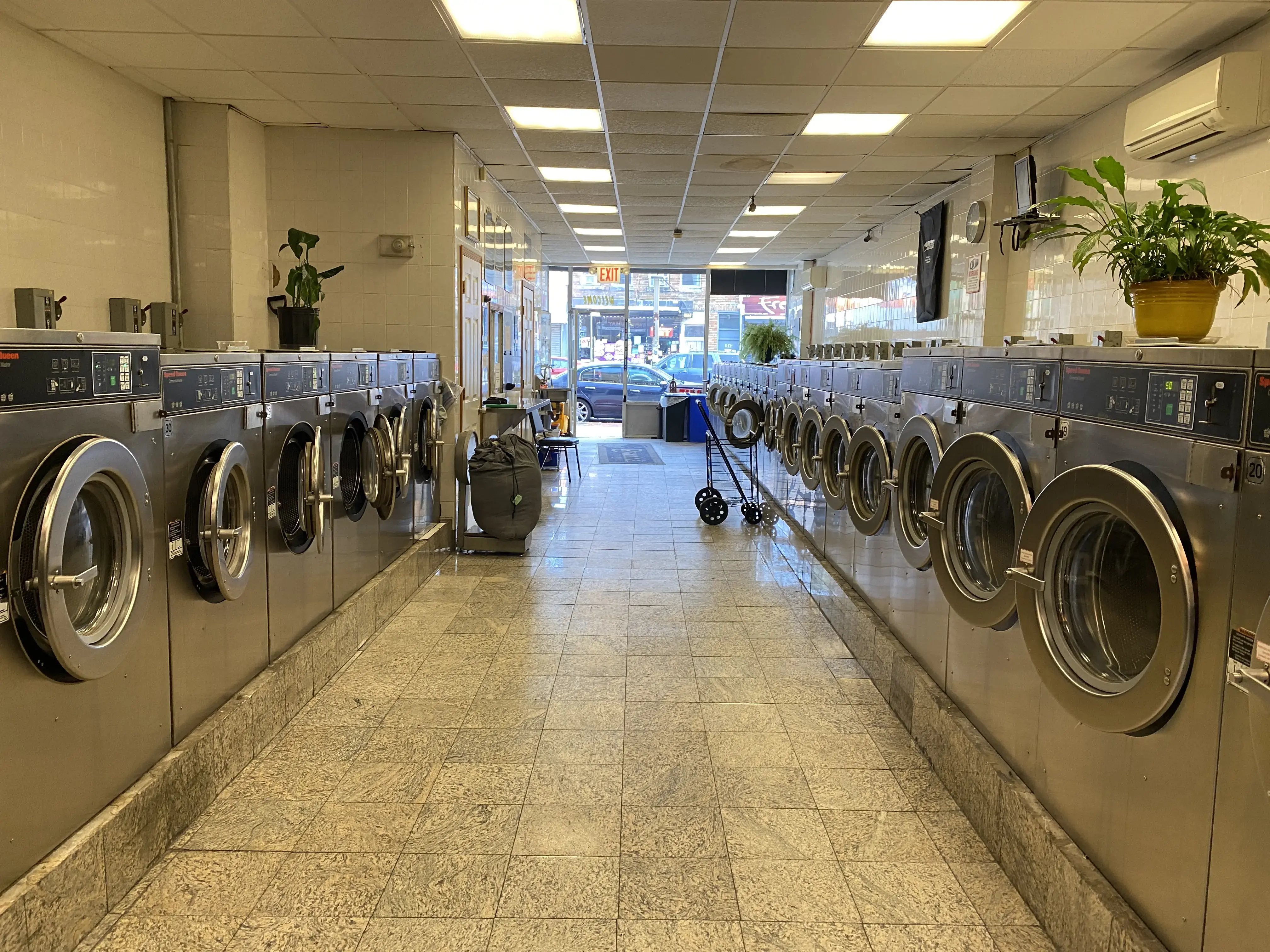 Ryanna Laundromat thumbnail 18