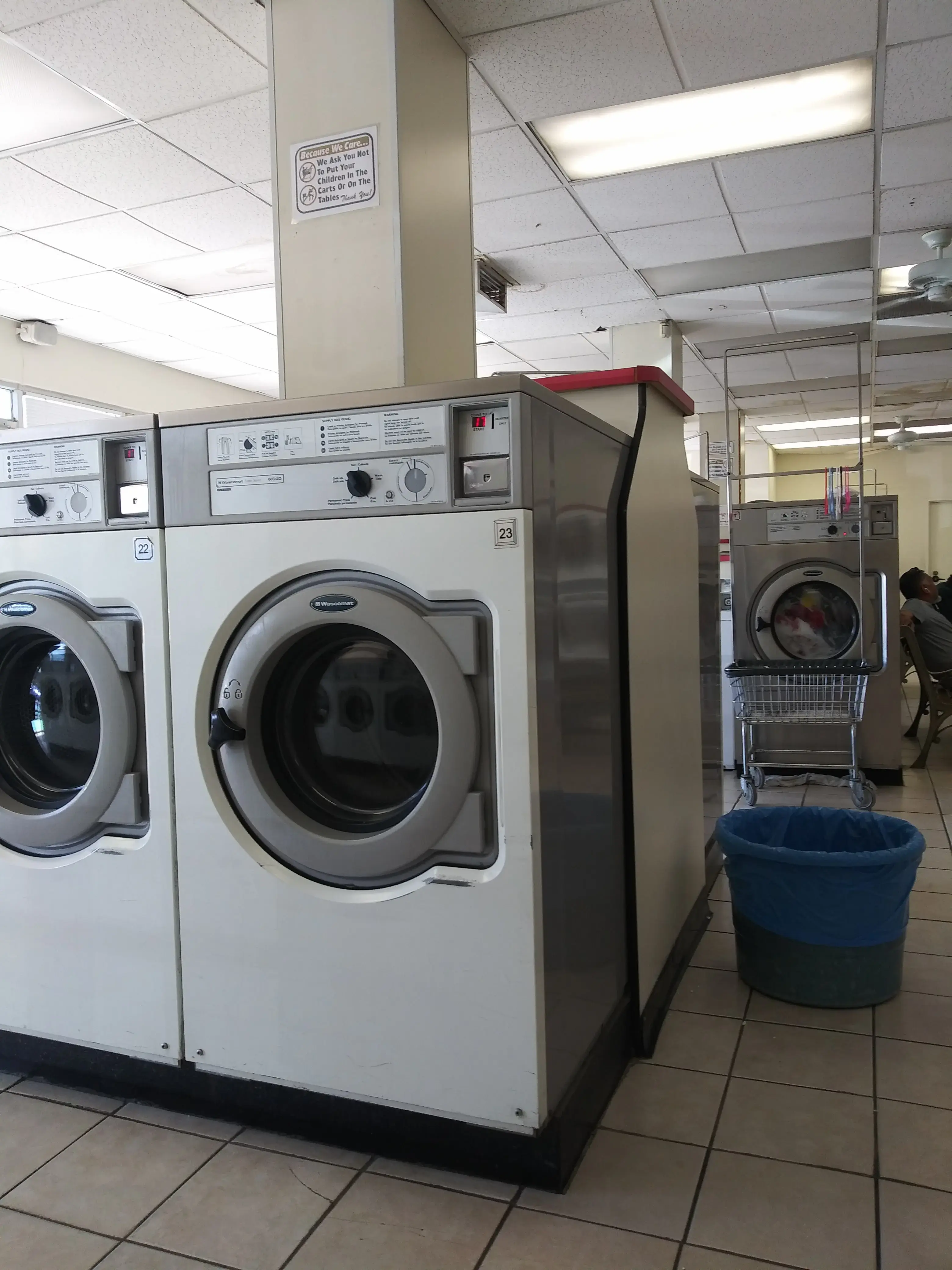 S & W Laundromat - Image 15
