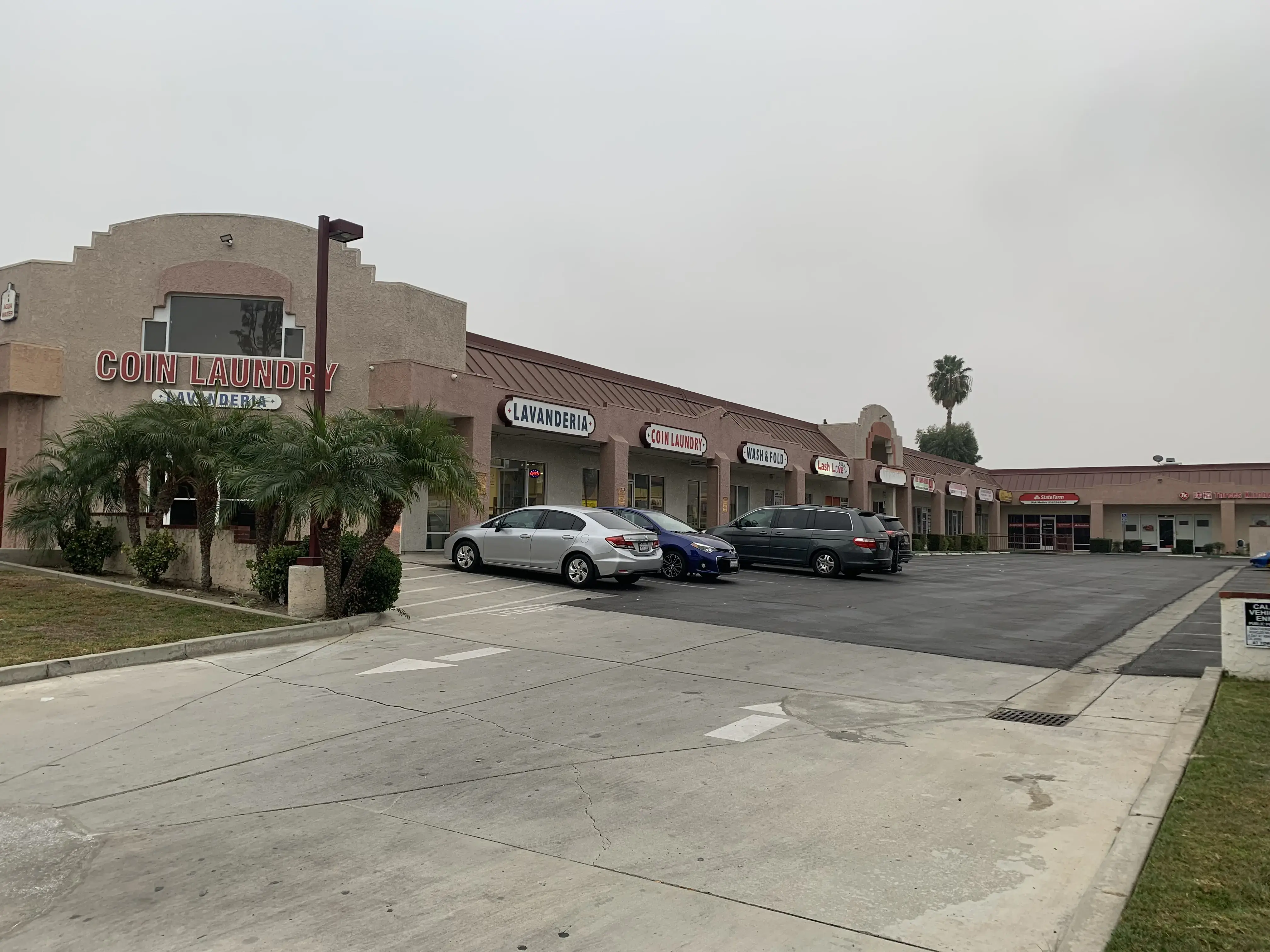 S & W Laundromat - Image 2