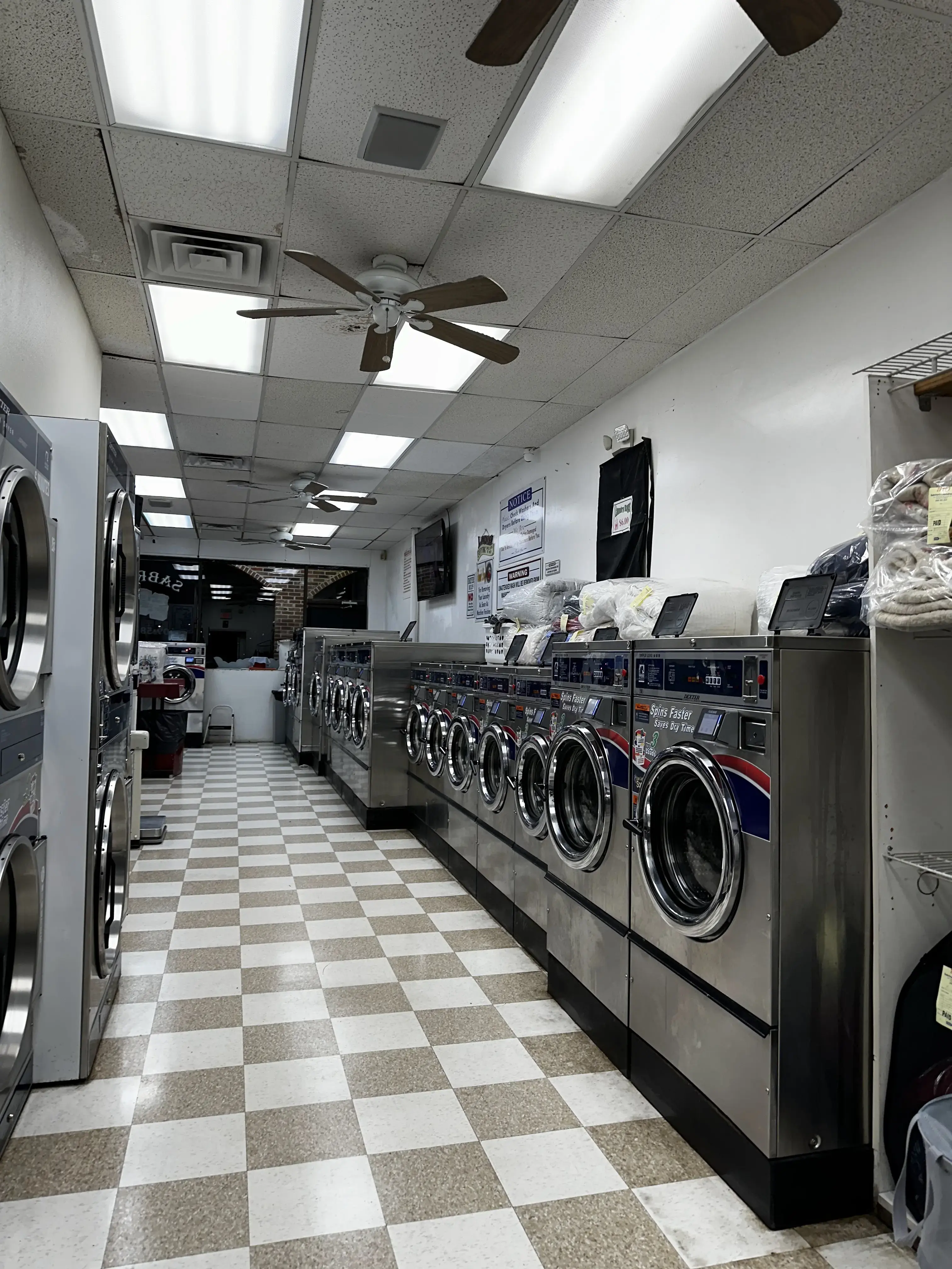 Sabrina Laundromat - Image 8