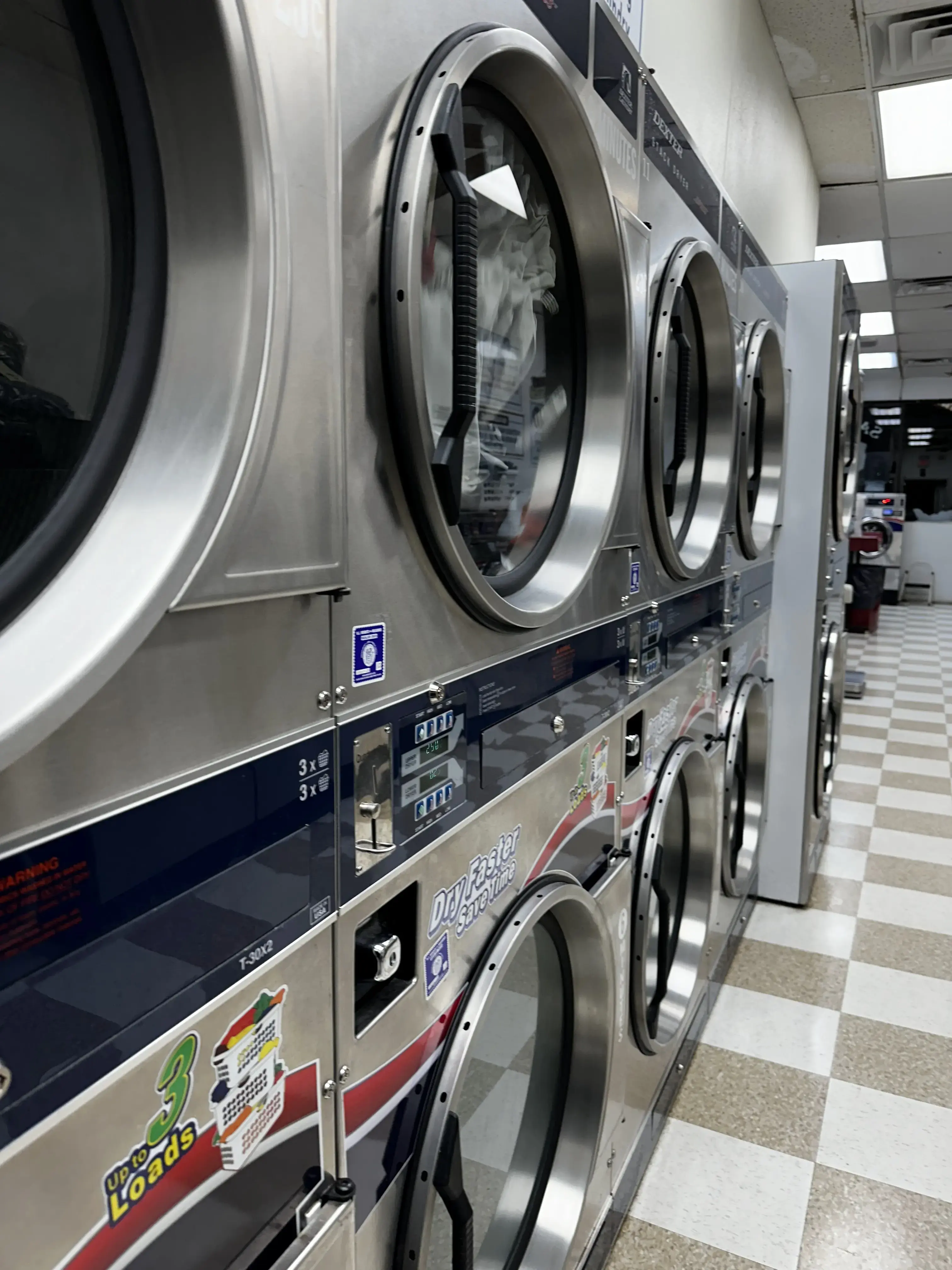 Sabrina Laundromat - Image 3