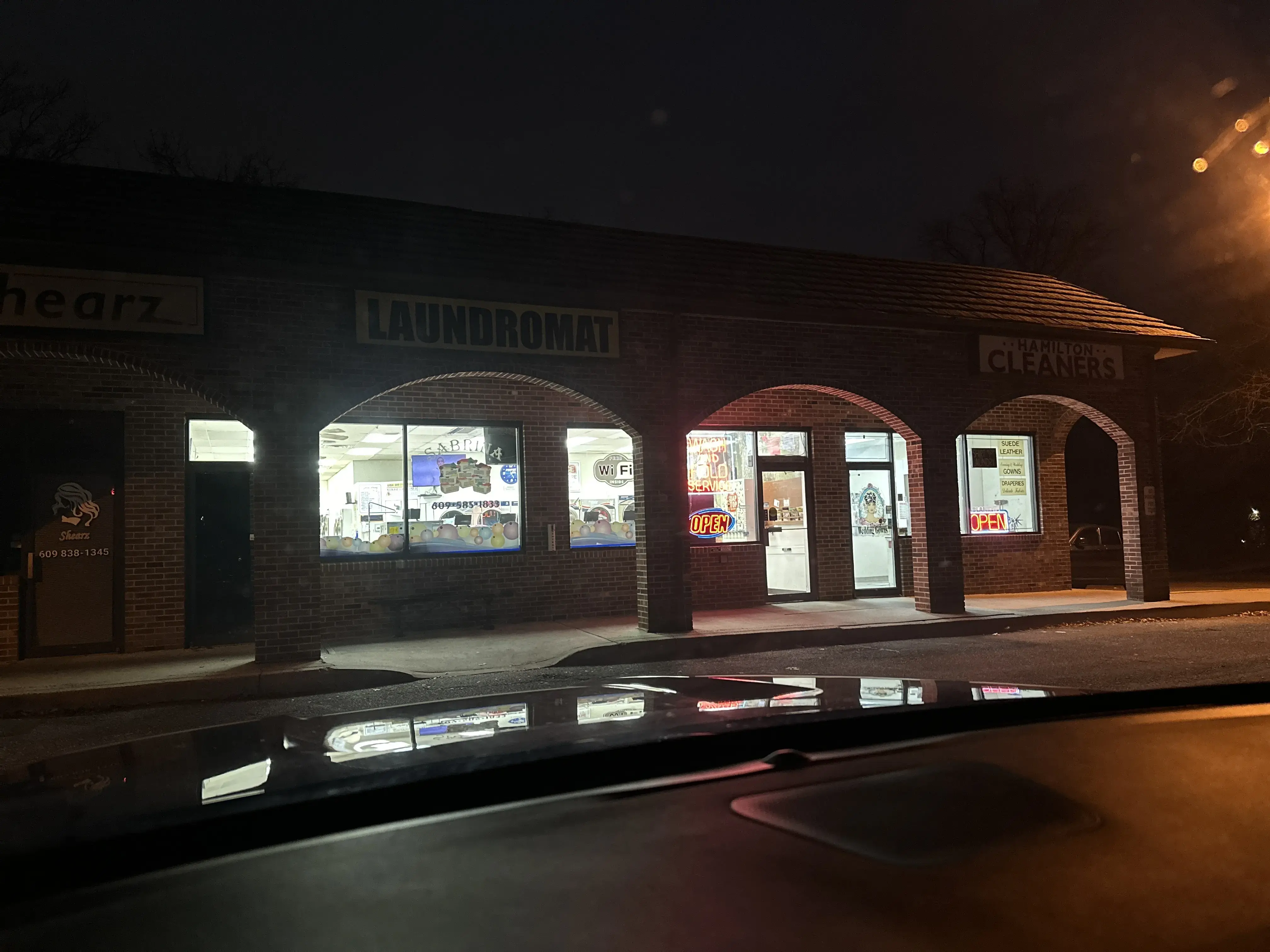 Sabrina Laundromat - Image 7