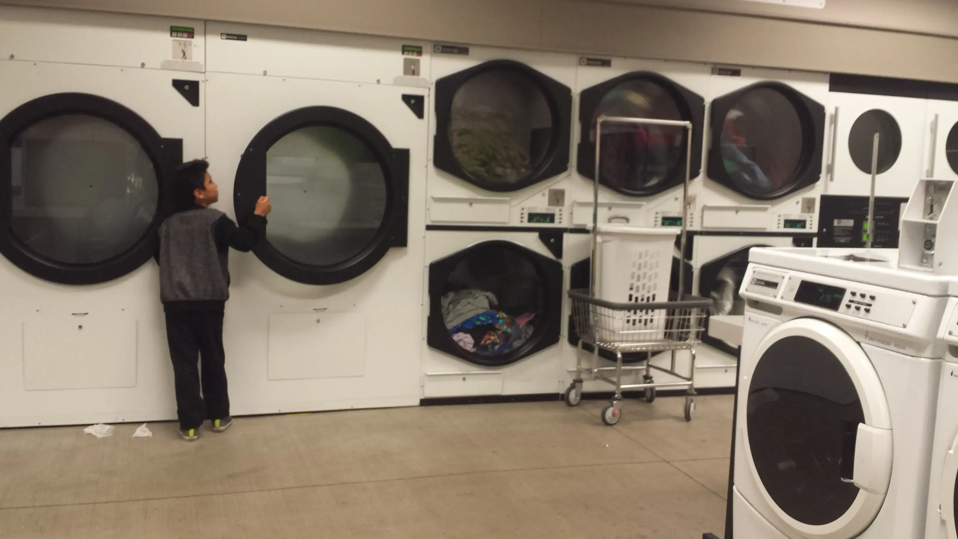 Salem Laundromat thumbnail 18
