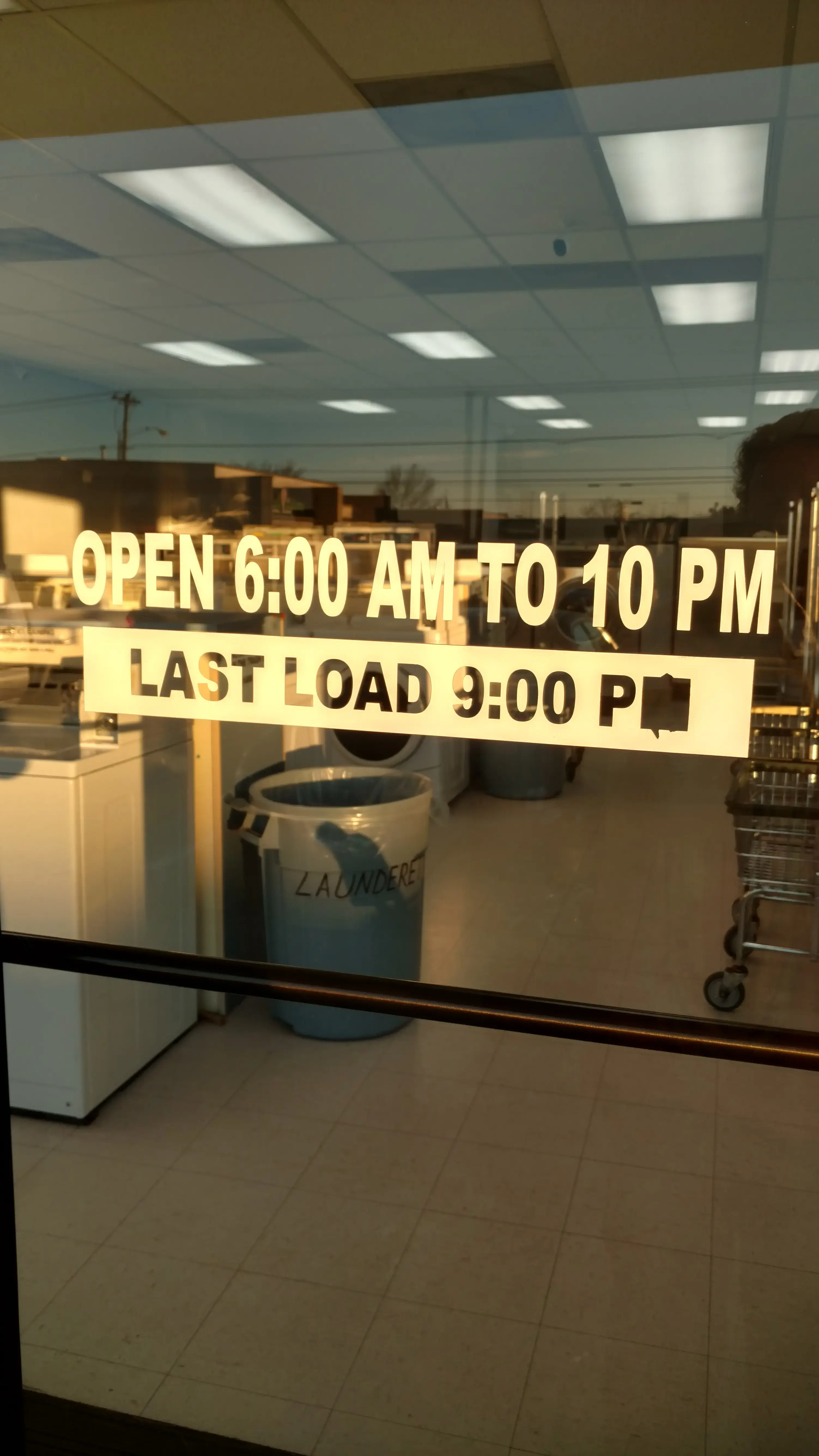 Salem Laundromat - Image 16