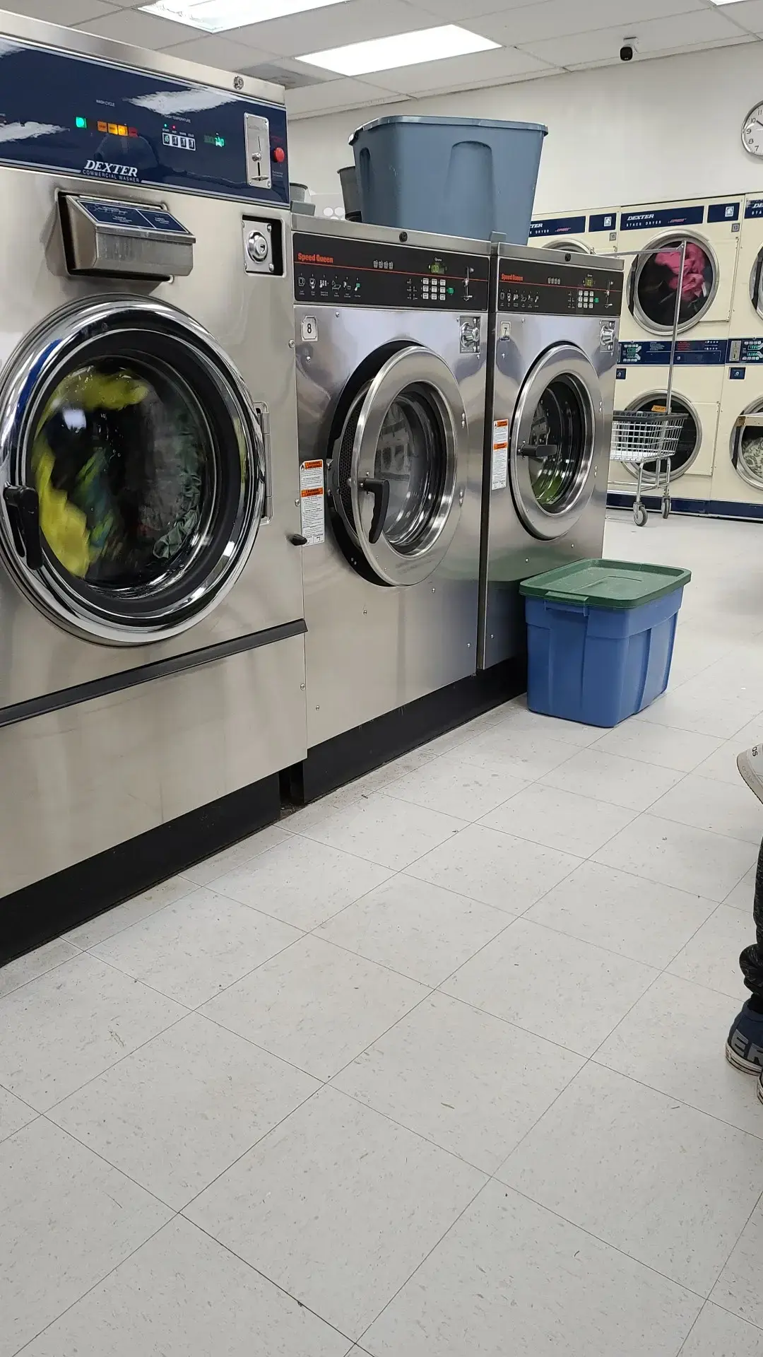 Salem Laundromat thumbnail 20