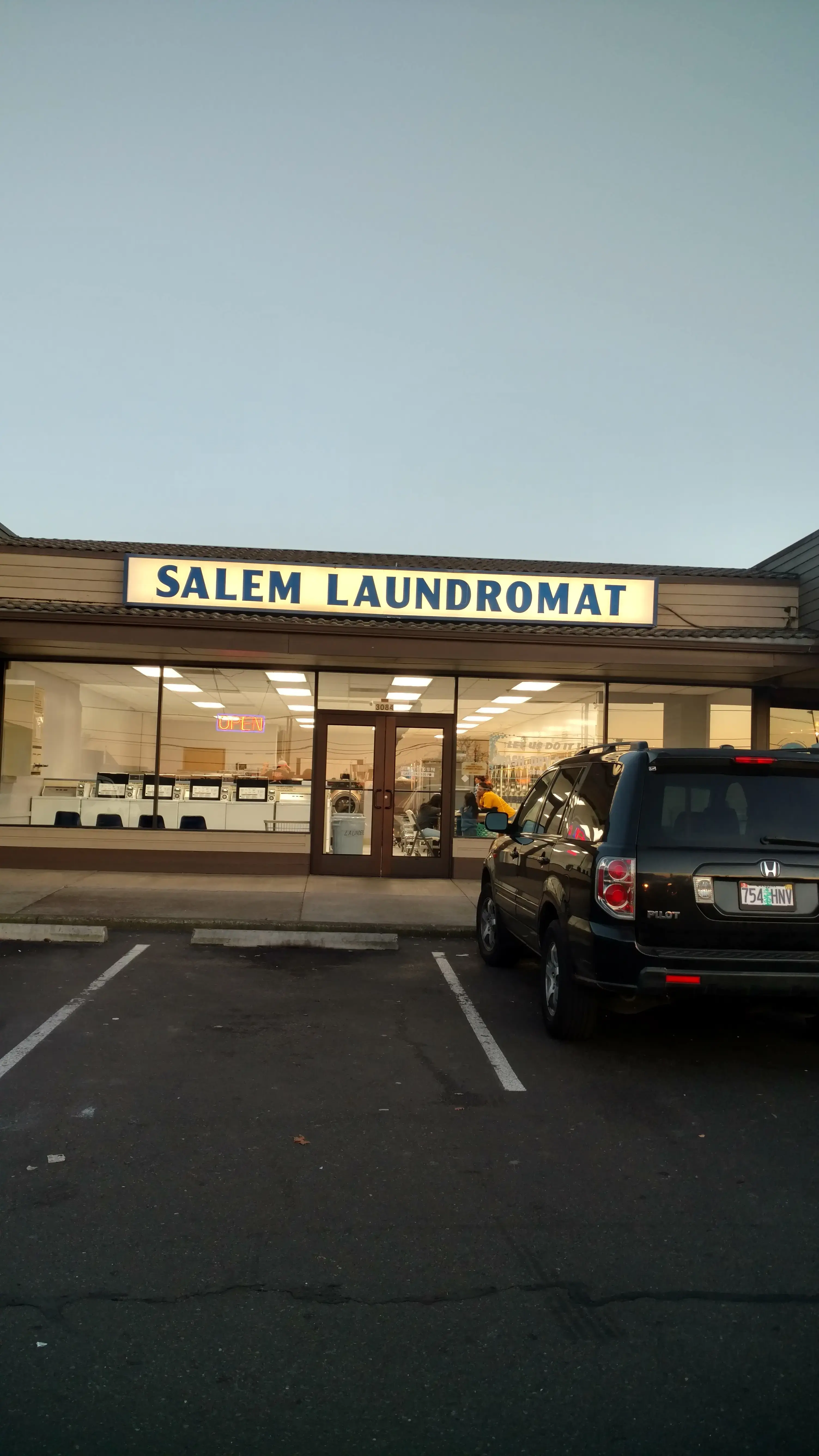 Salem Laundromat - Image 3