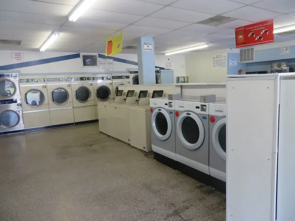 Salem Laundry Land Laundromat - Image 16