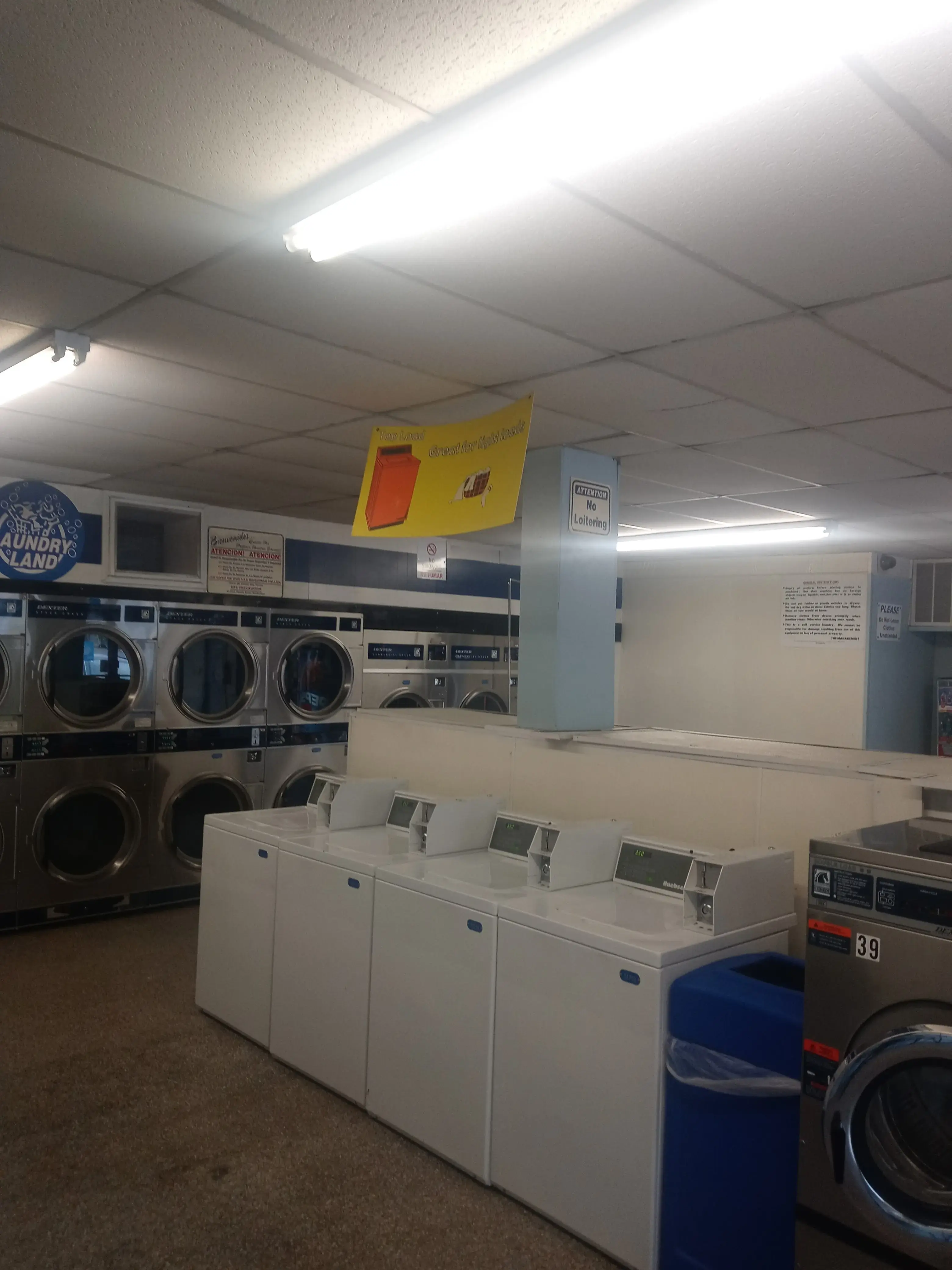Salem Laundry Land Laundromat - Image 18