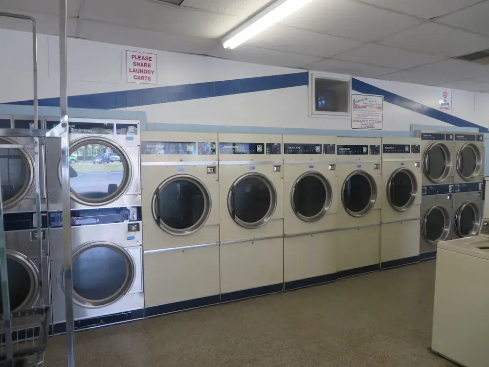 Salem Laundry Land Laundromat - Image 17