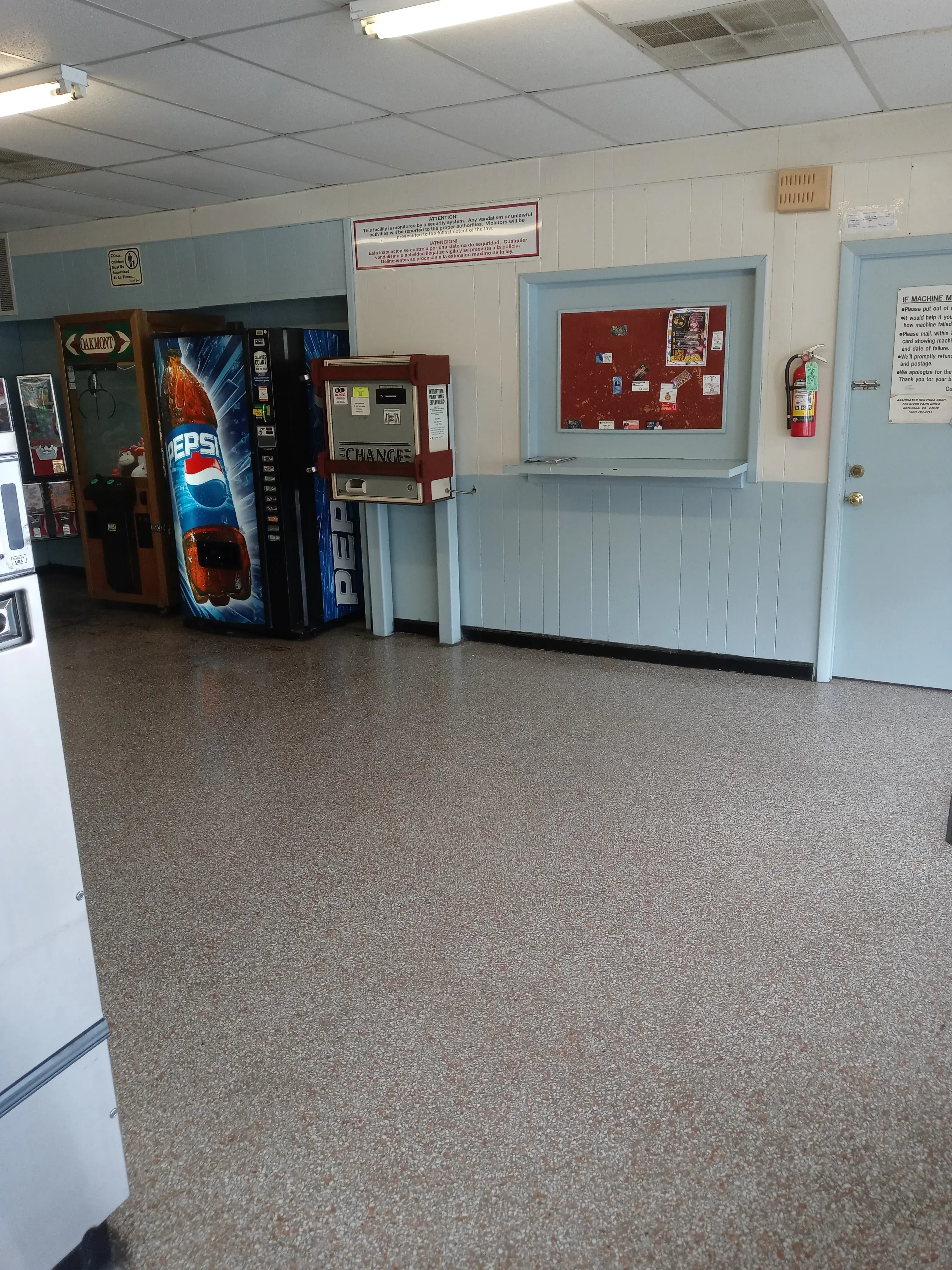 Salem Laundry Land Laundromat - Image 4