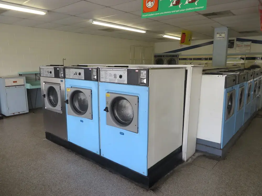 Salem Laundry Land Laundromat - Image 19