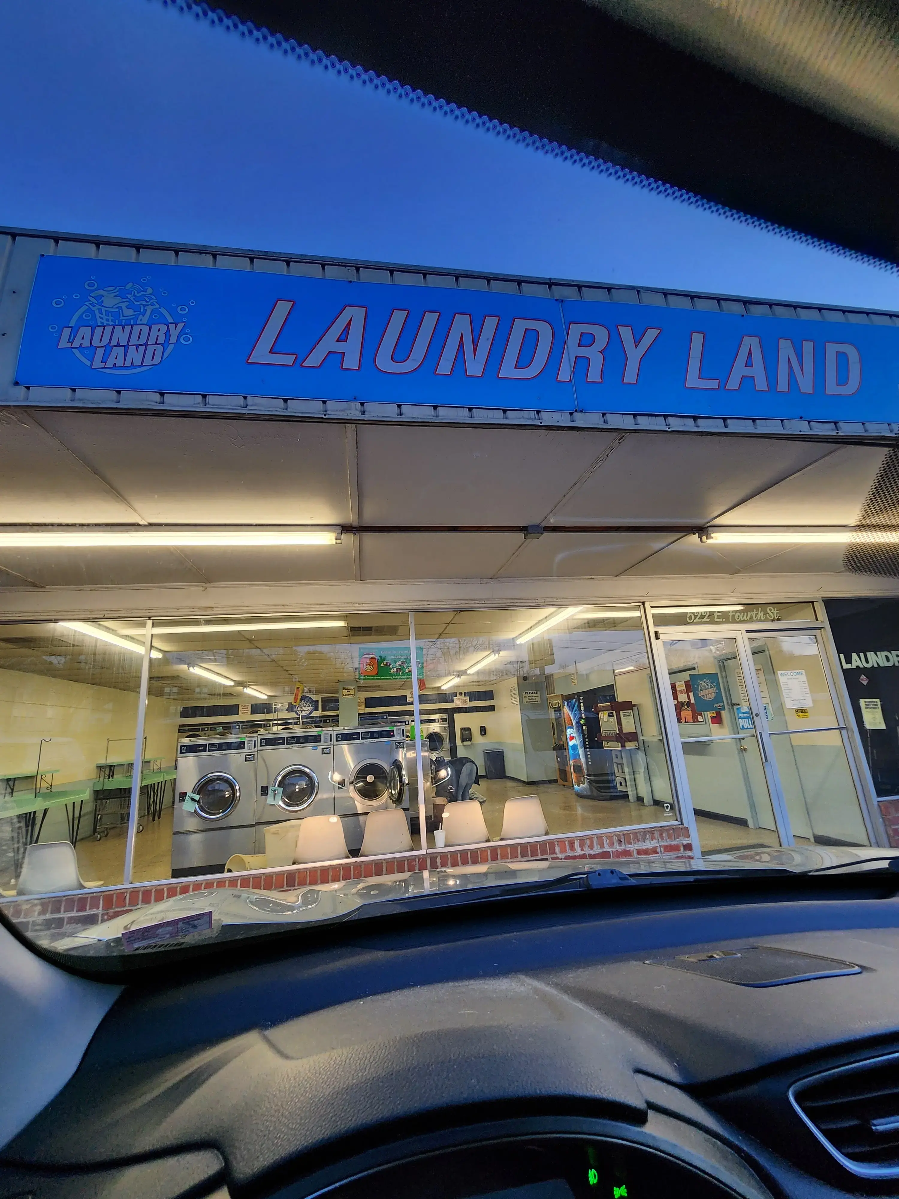 Salem Laundry Land Laundromat - Image 6