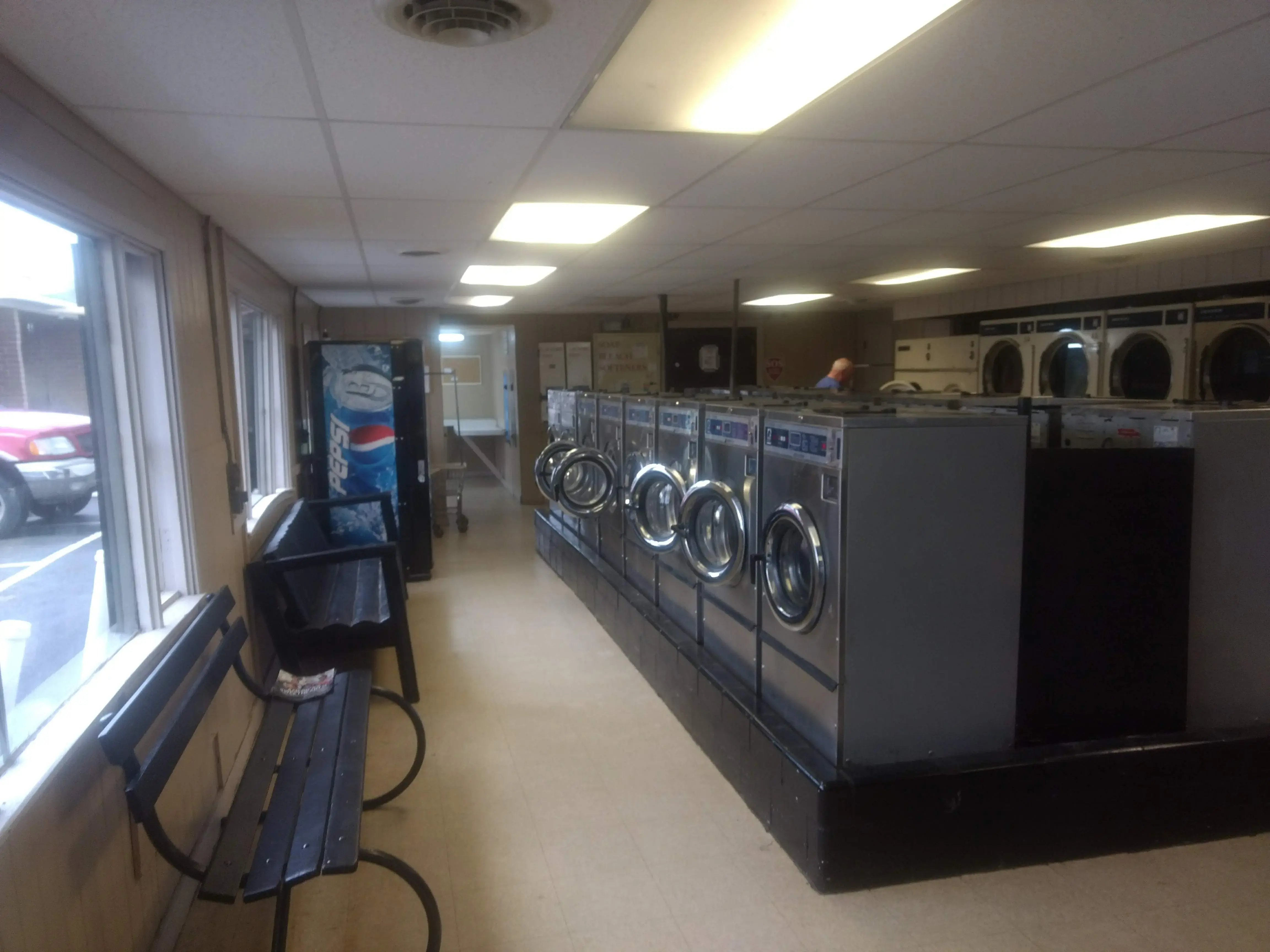 Salem Laundry Room thumbnail 16