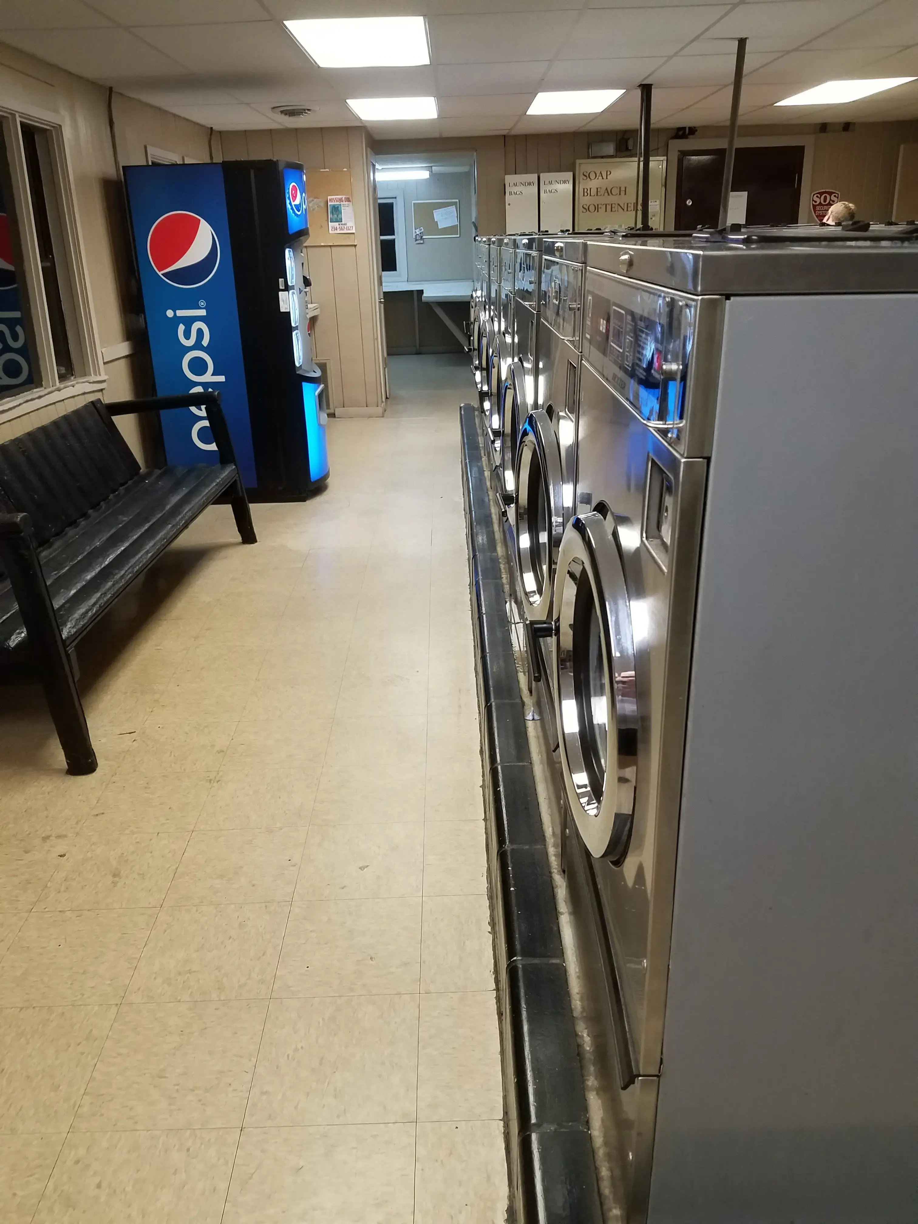 Salem Laundry Room - Image 15