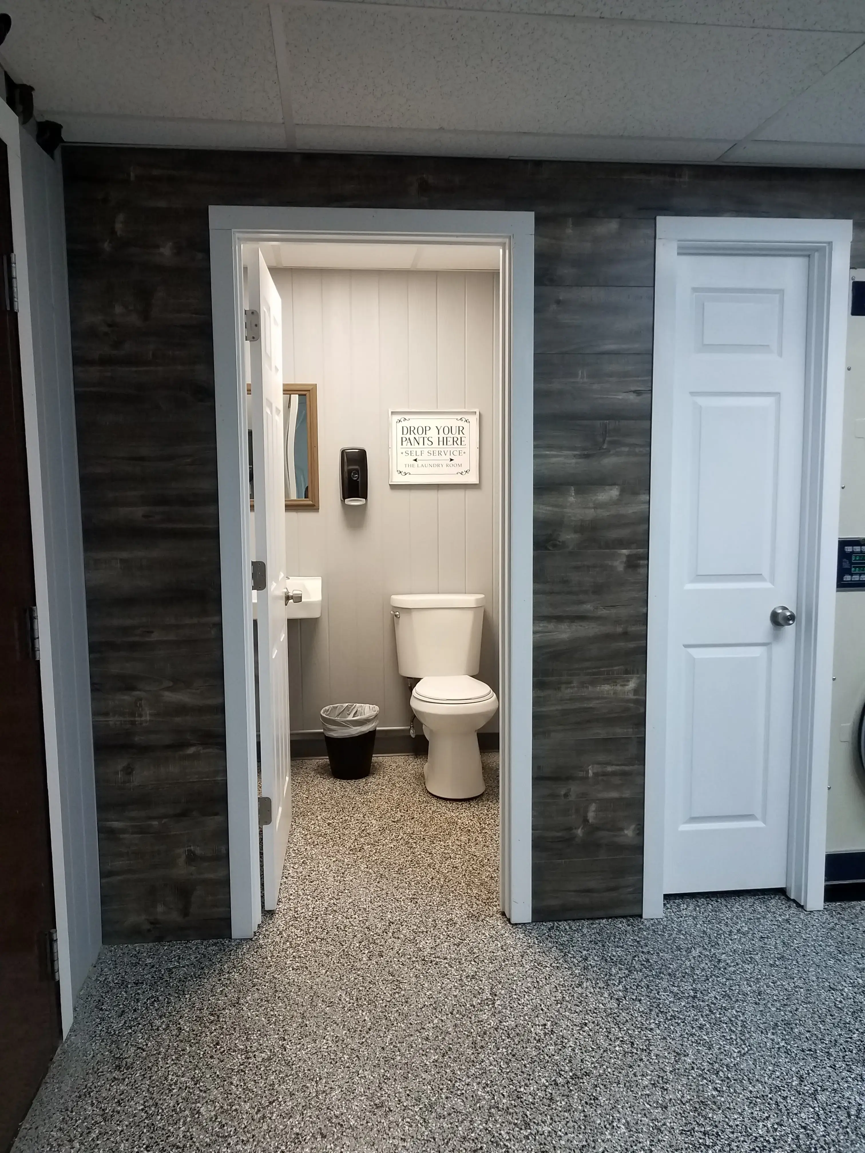 Salem Laundry Room - Image 7