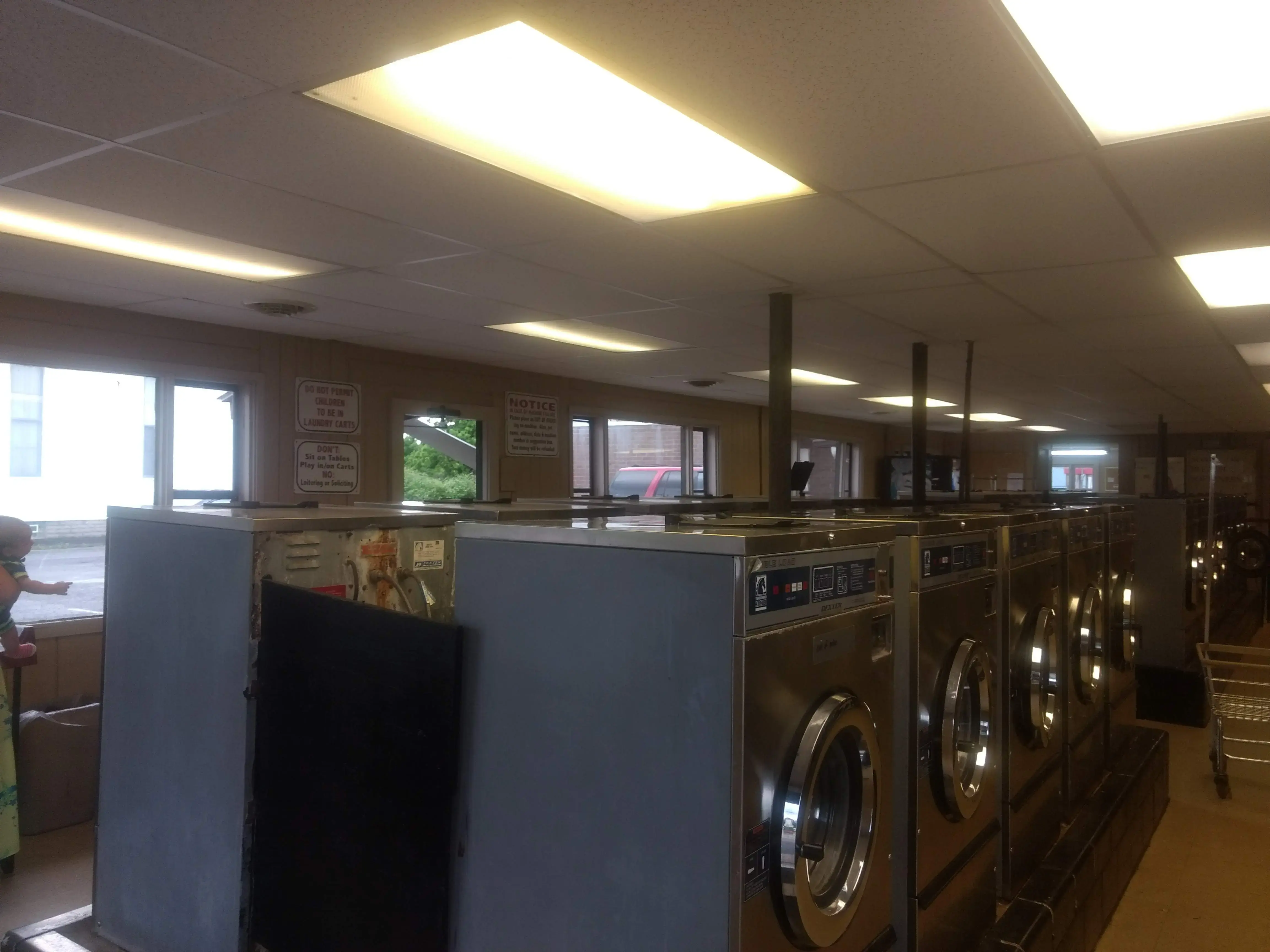 Salem Laundry Room thumbnail 12