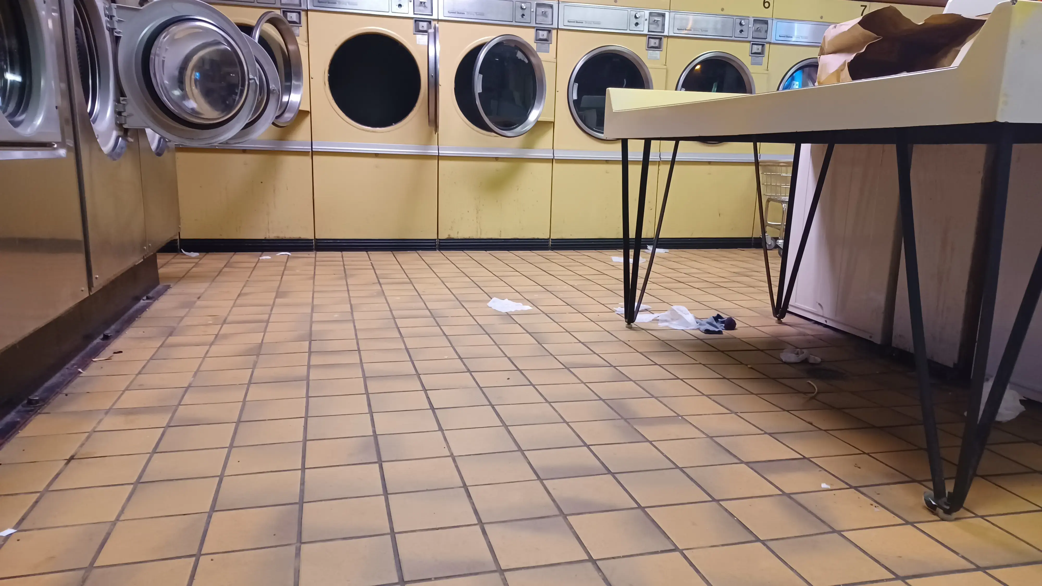 Salem's Laundry Basket & Dry Cleaners - Image 18