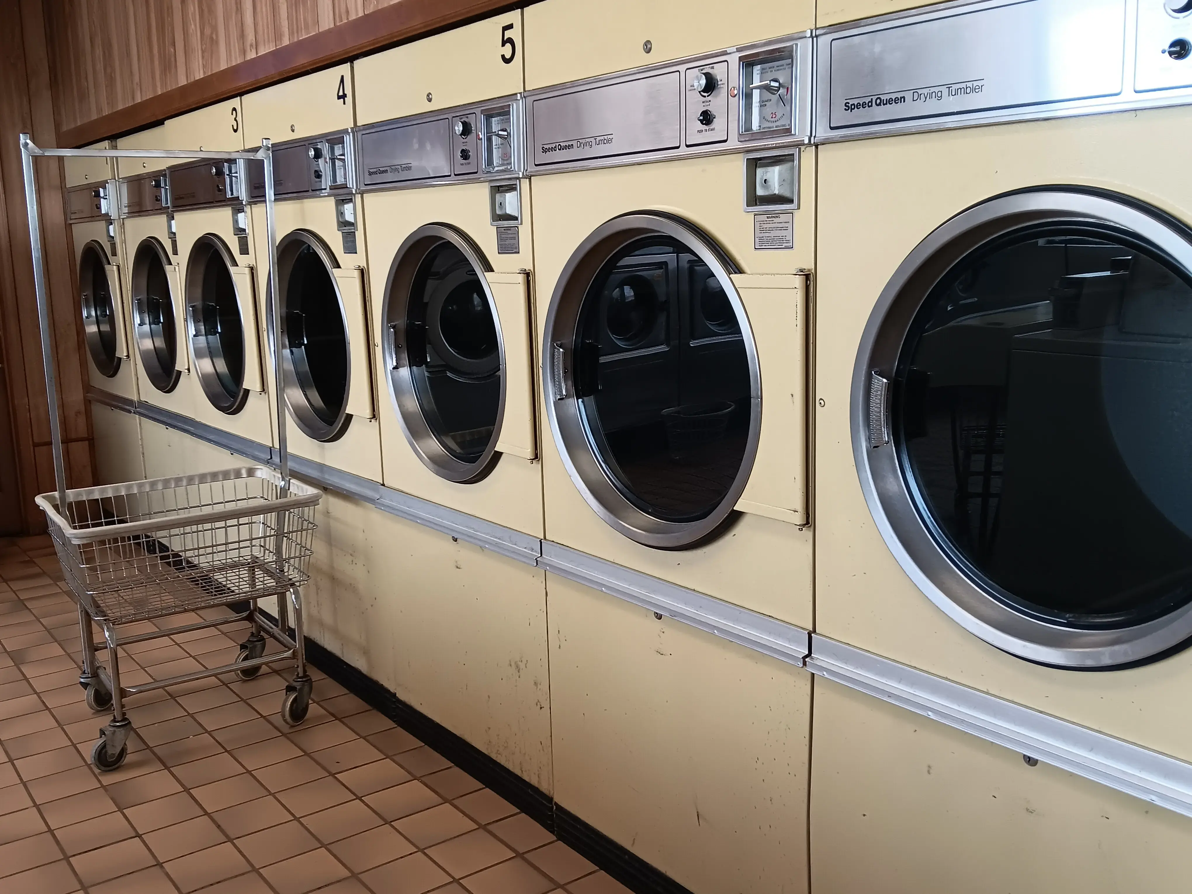 Salem's Laundry Basket & Dry Cleaners - Image 1