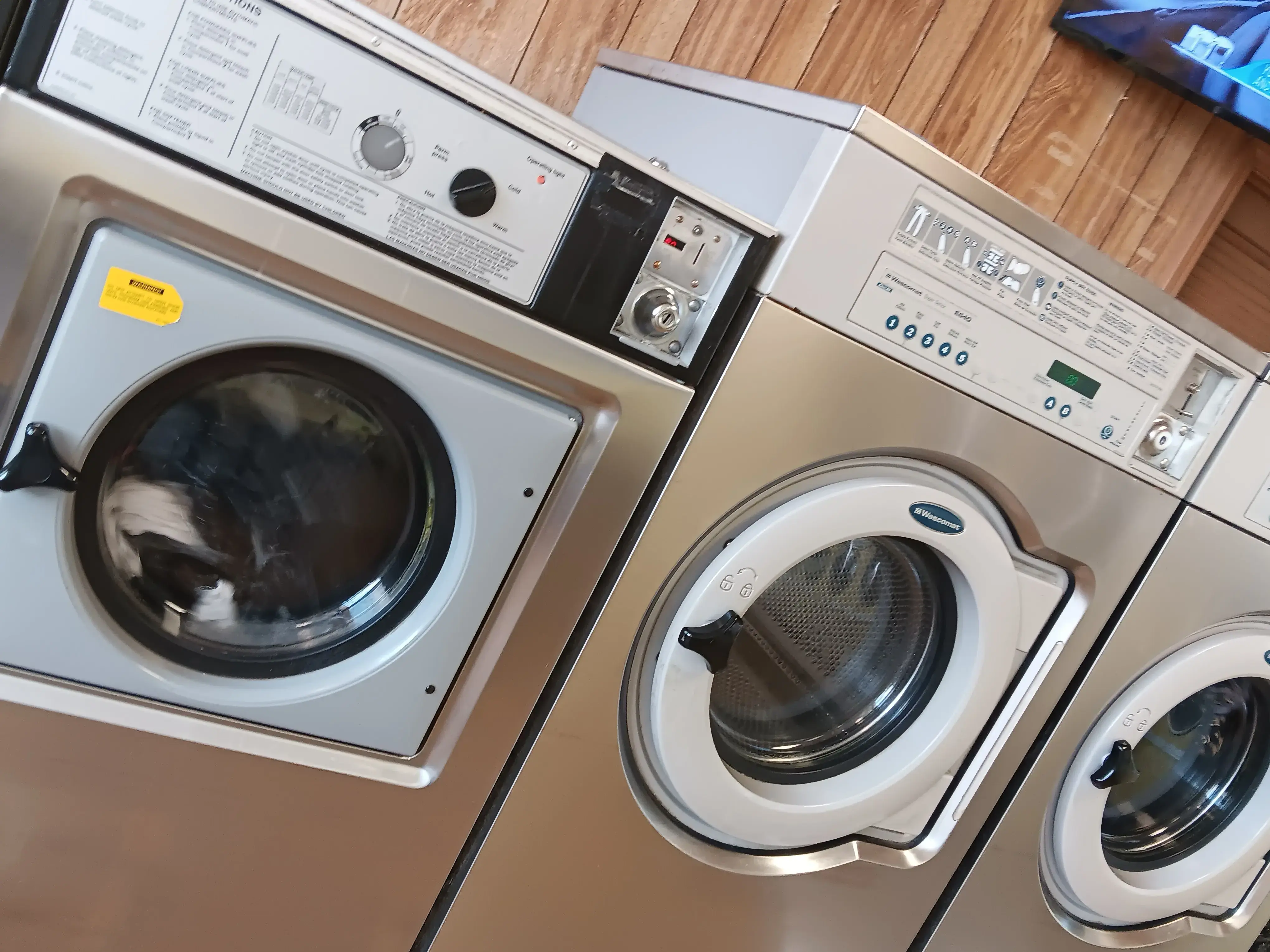 Salem's Laundry Basket & Dry Cleaners thumbnail 17