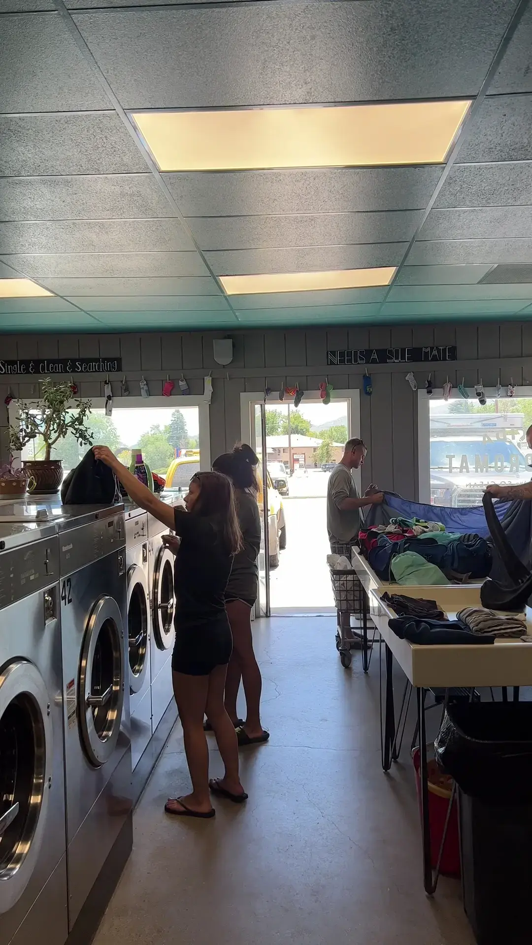 Salida Laundromat thumbnail 2