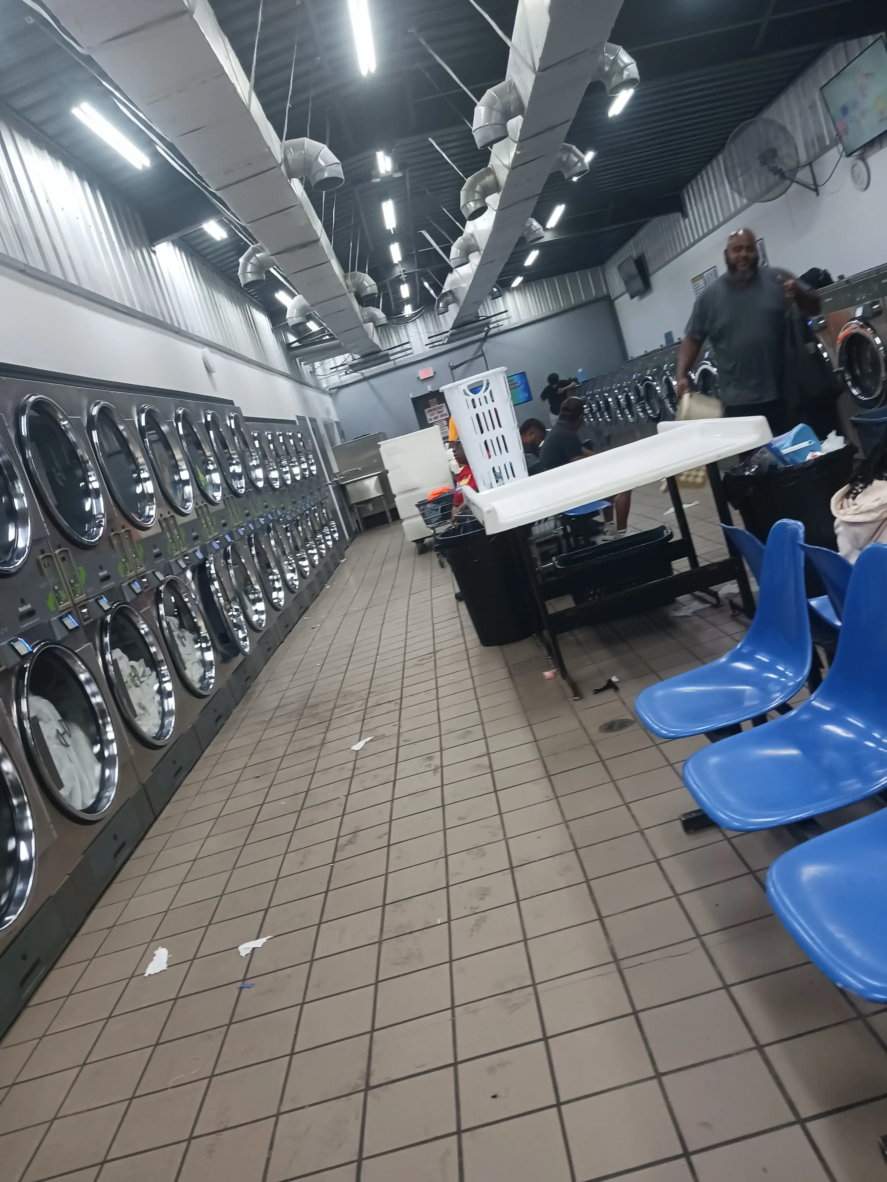 Sam's Laundromat - Coin Laundry thumbnail 15