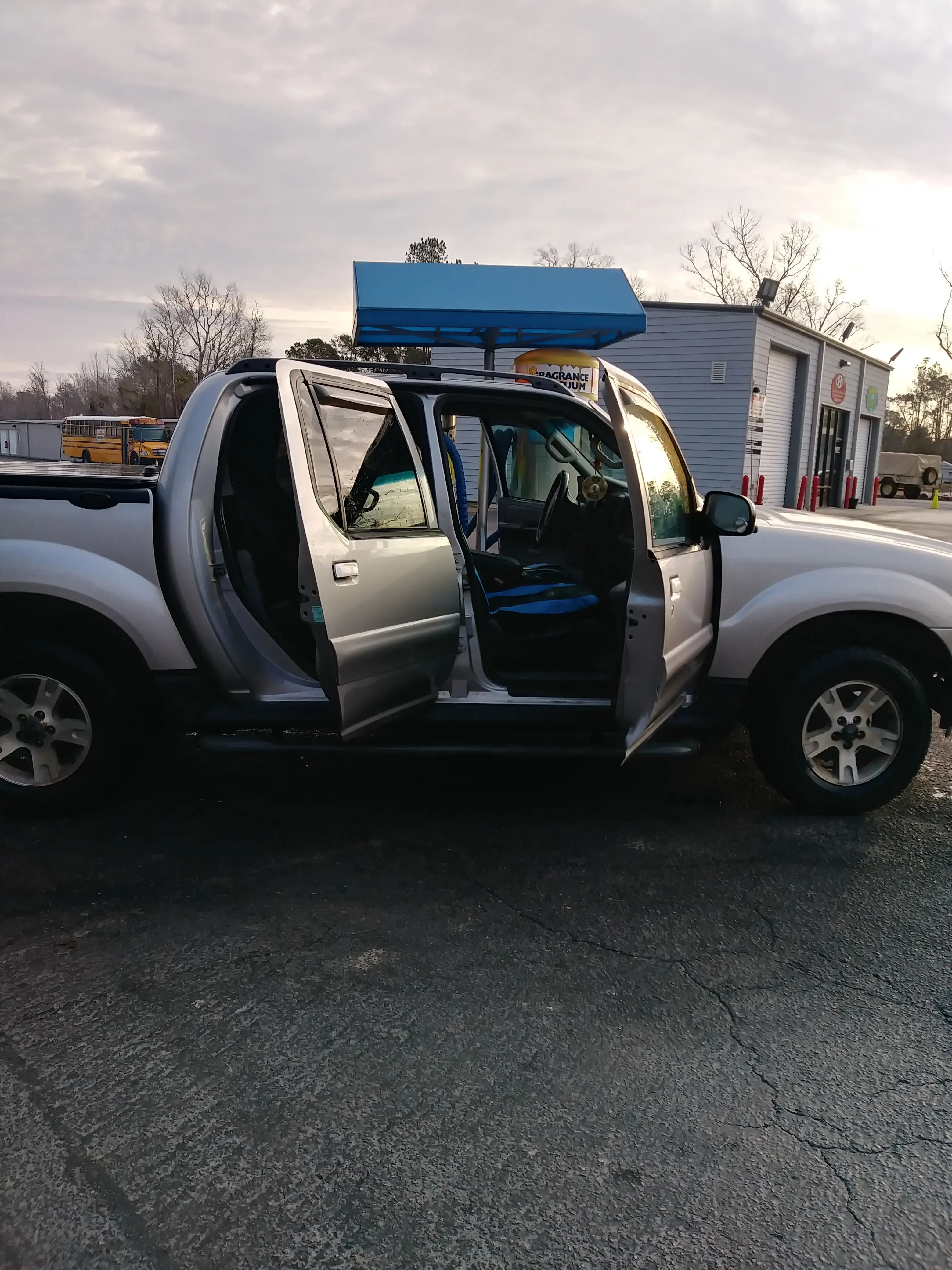 Sam's Laundromat - Coin Laundry thumbnail 20