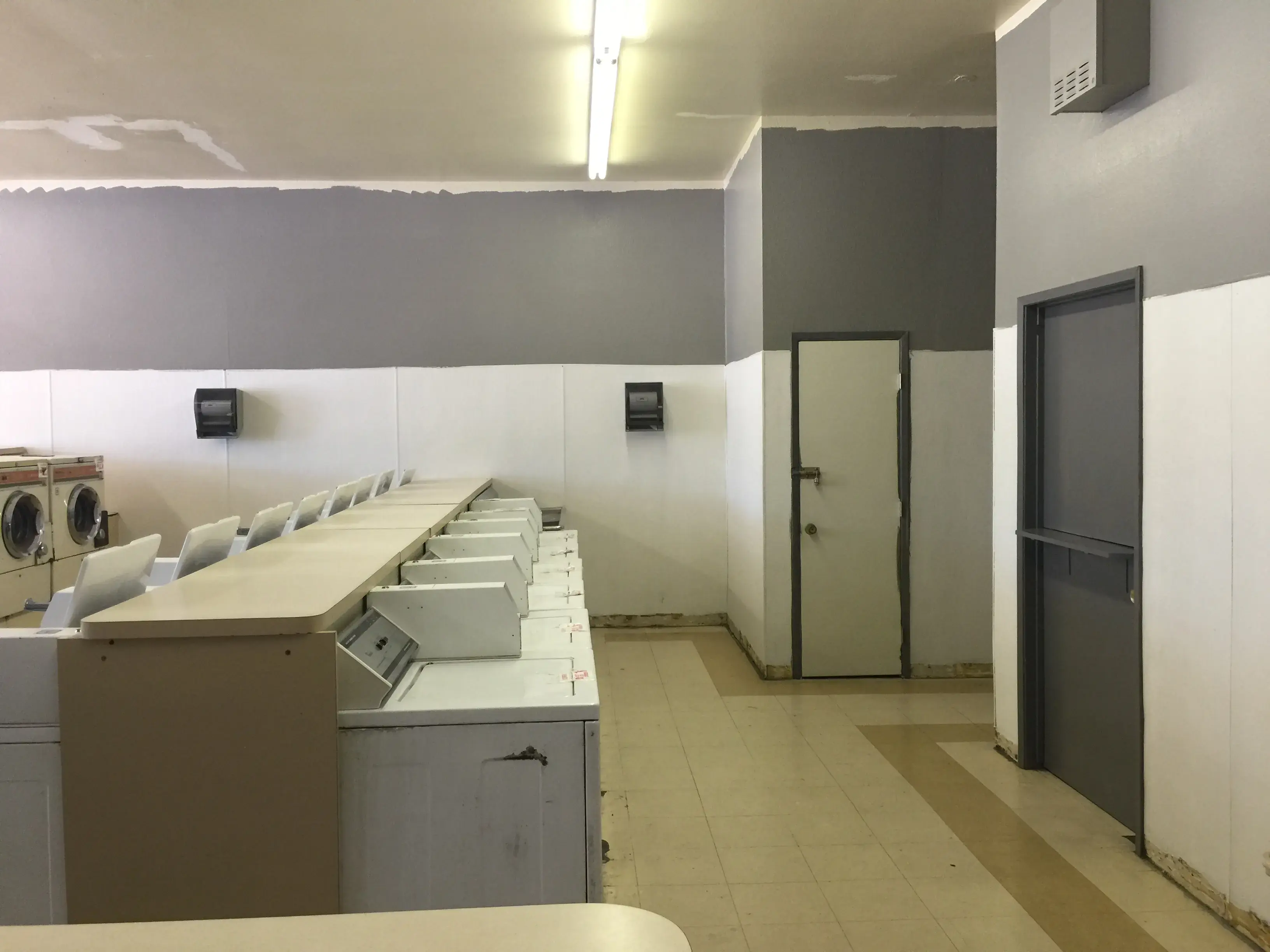 San Antonio Coin Laundry thumbnail 10