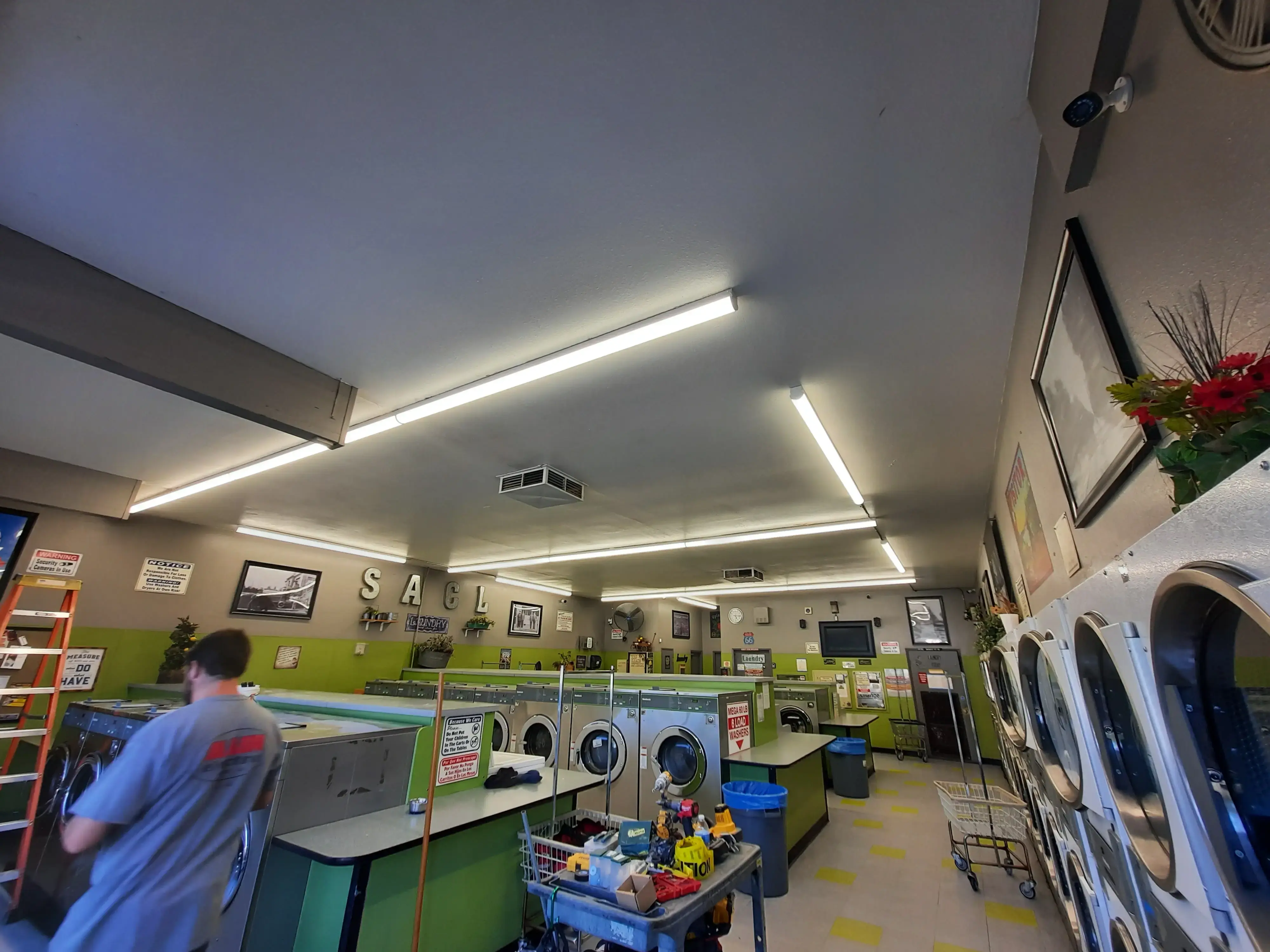 San Antonio Coin Laundry thumbnail 4