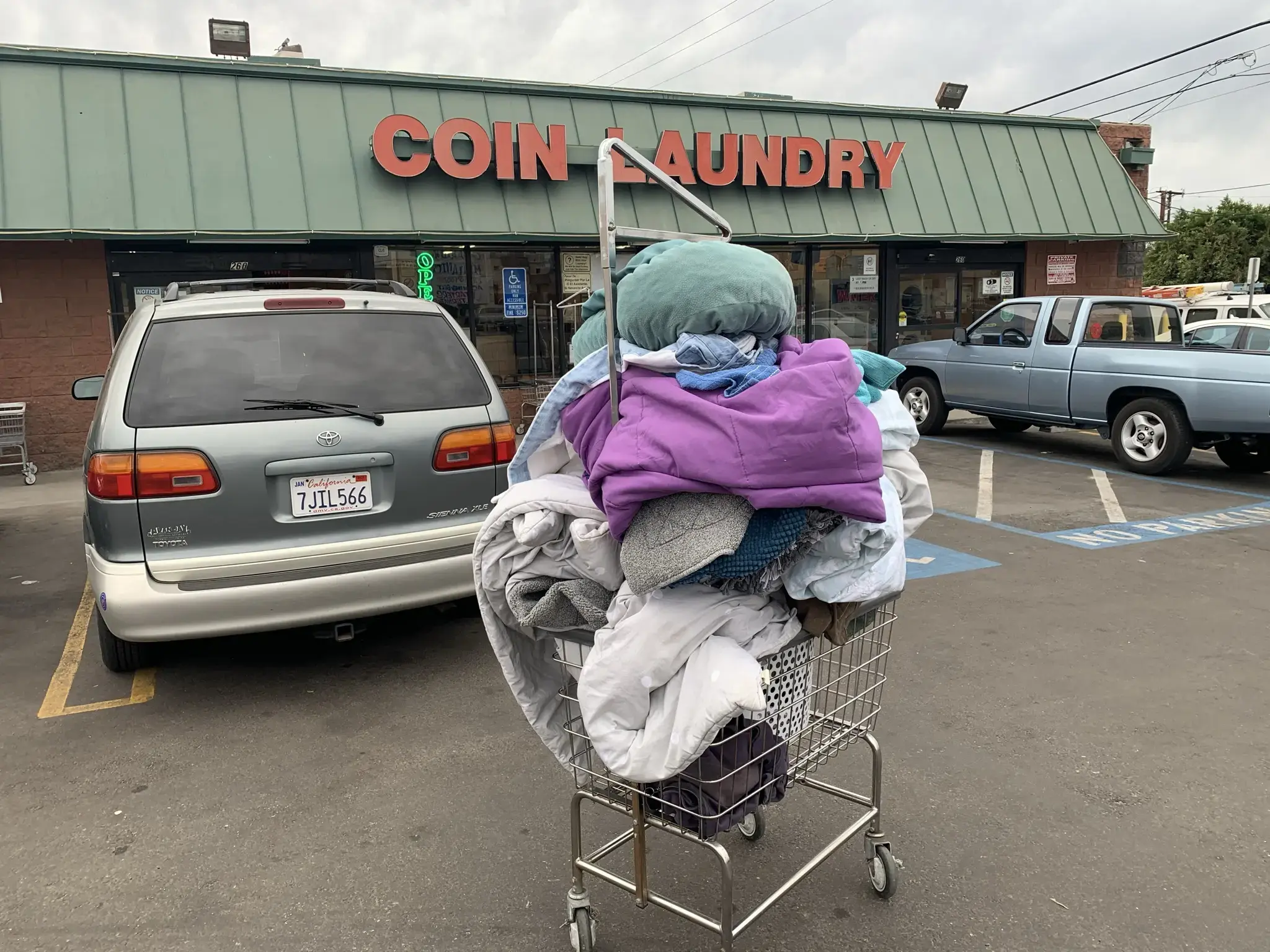 San Fernando Majers Coin Laundry thumbnail 2