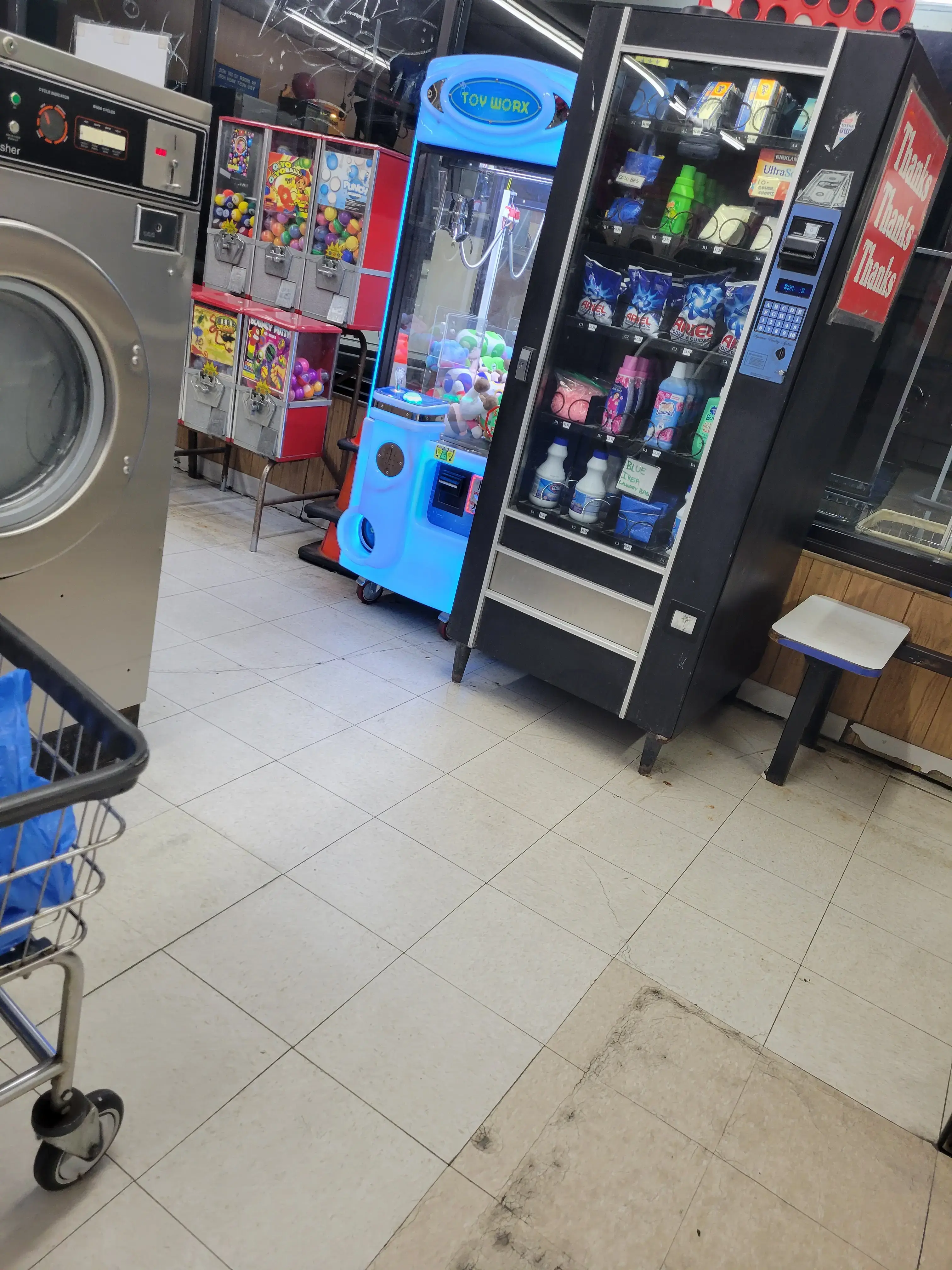 San Fernando Majers Coin Laundry thumbnail 7